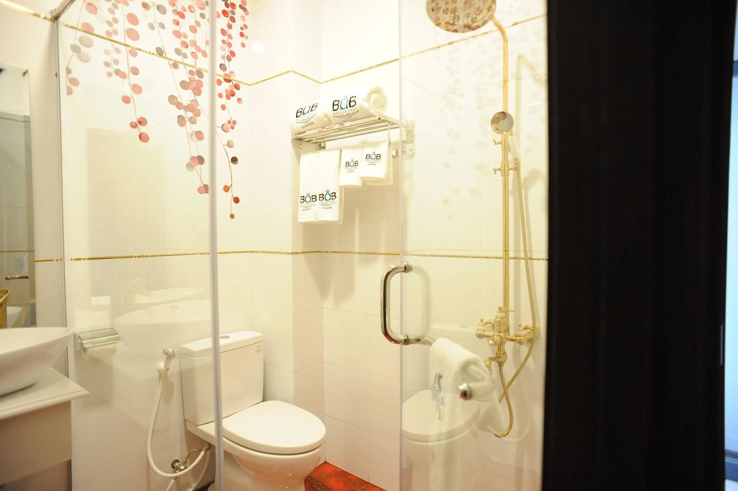 Toilet in B.O.B HOTEL SIGNATURE