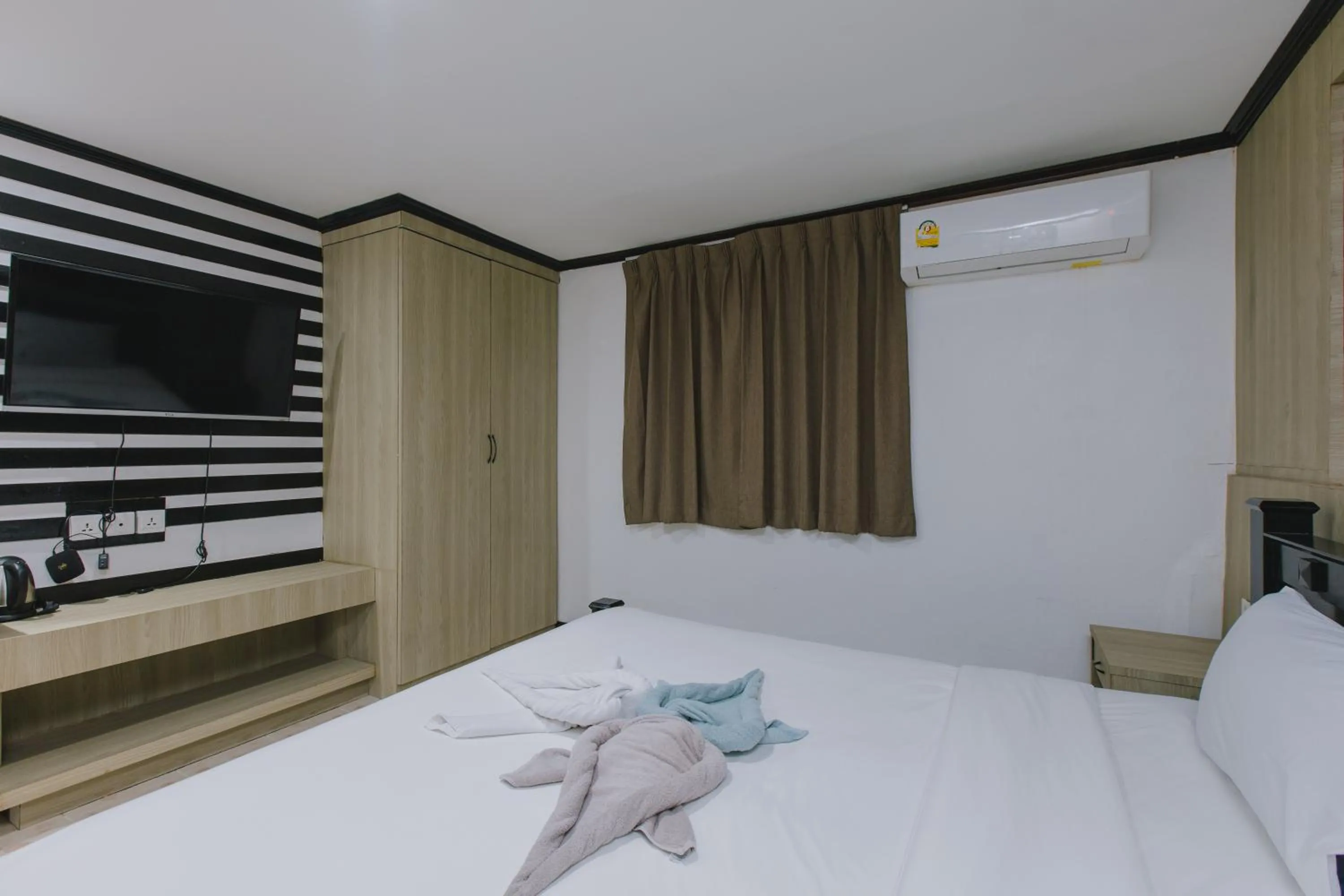 Bedroom, Bed in Royal Beach Residence, Patong Beach