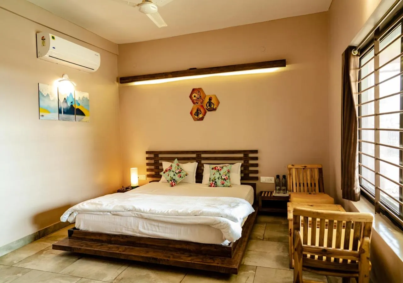 Photo of the whole room, Bed in The Satpura Panchtatva Villa