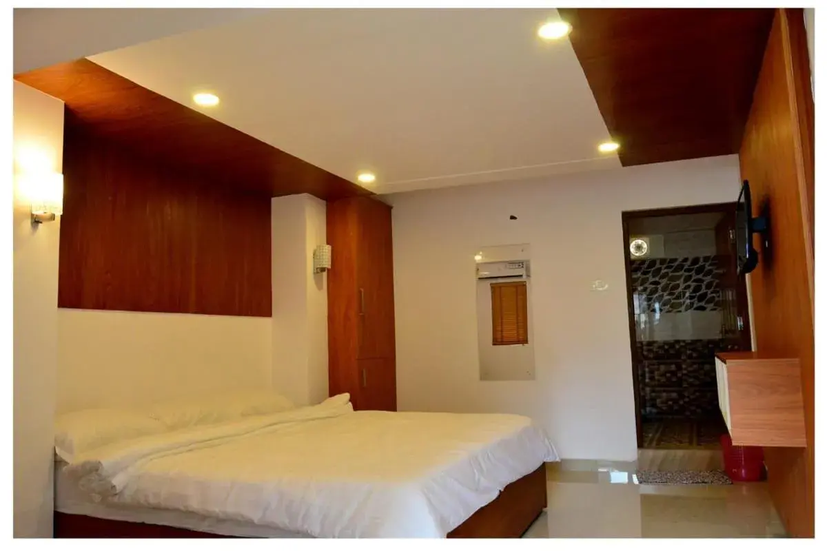 Deluxe King Room - single occupancy in Hotel Magnet Deluxe King Room - single occupancy in Hotel Magnet