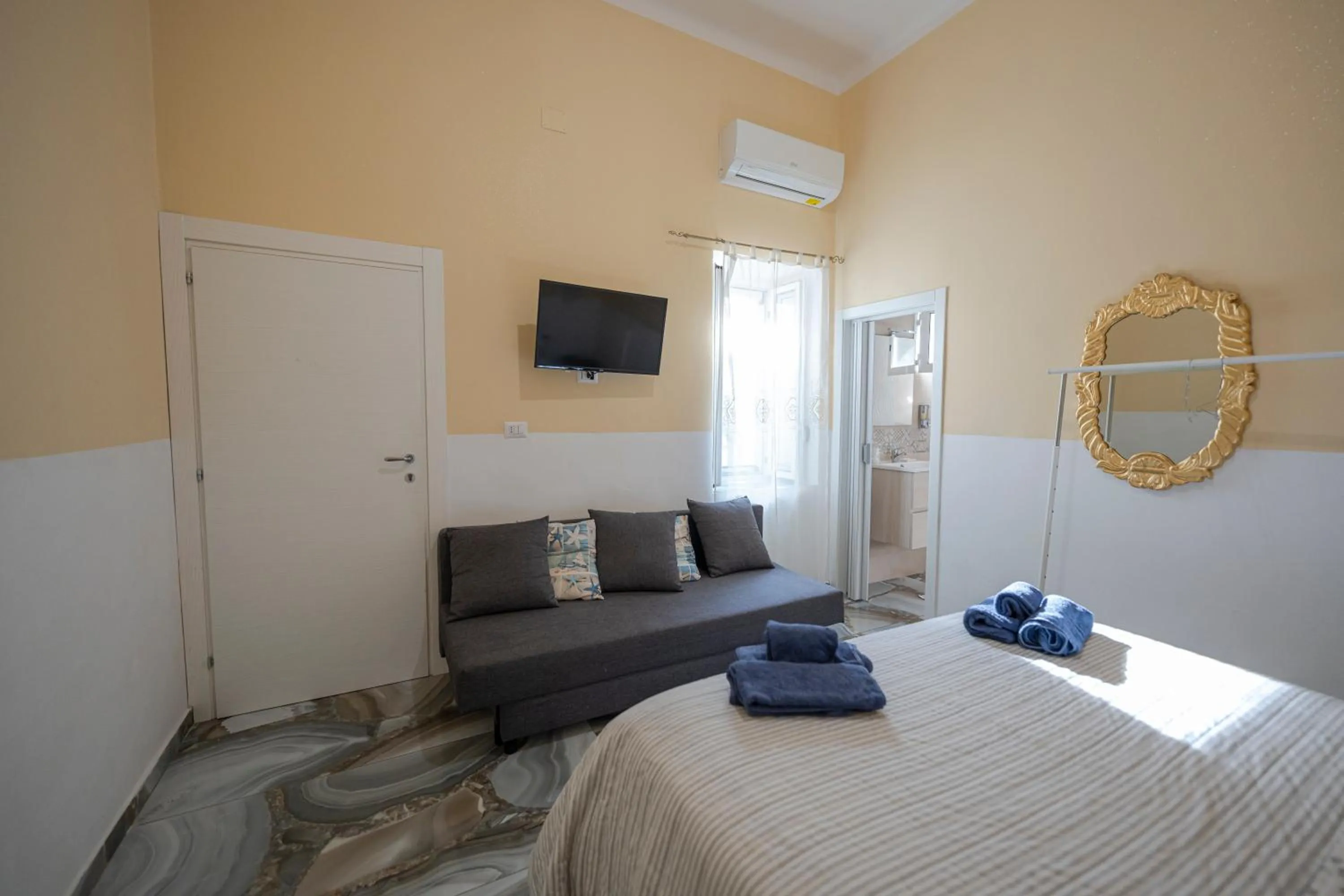 Photo of the whole room, Bed in Il faro 17