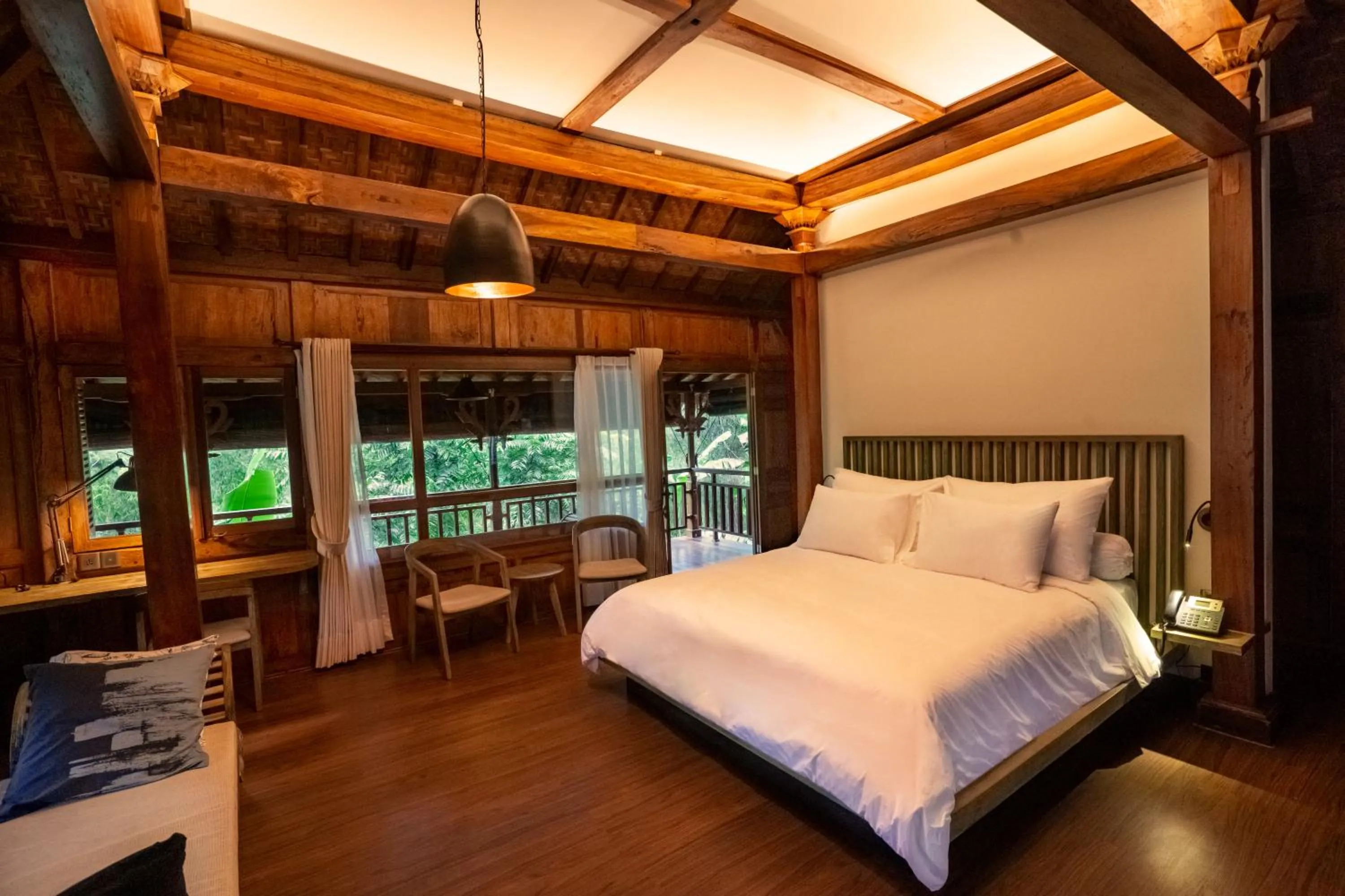 Photo of the whole room, Bed in Tira Vilagna Suites & Spa