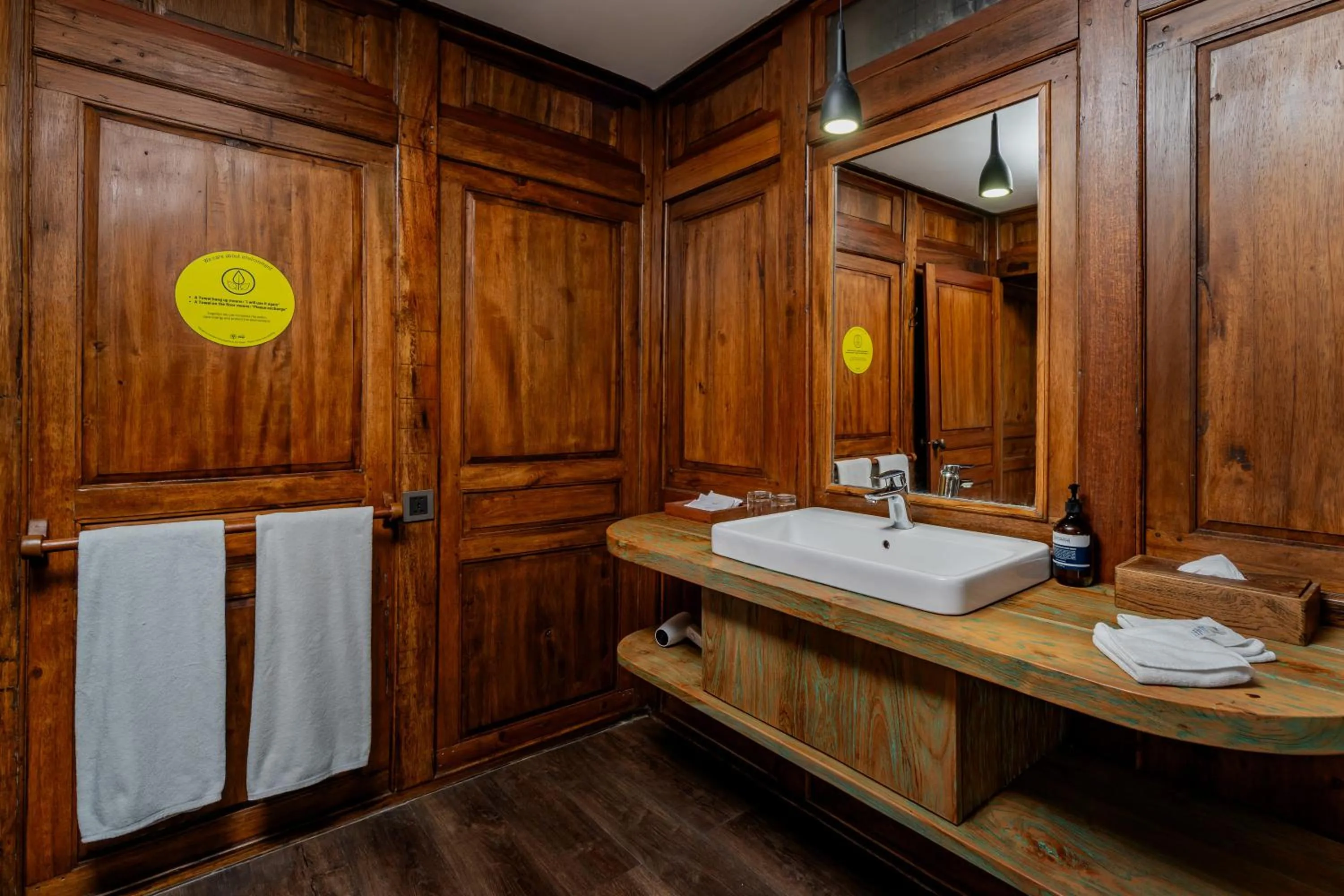 towels in Tira Vilagna Suites & Spa