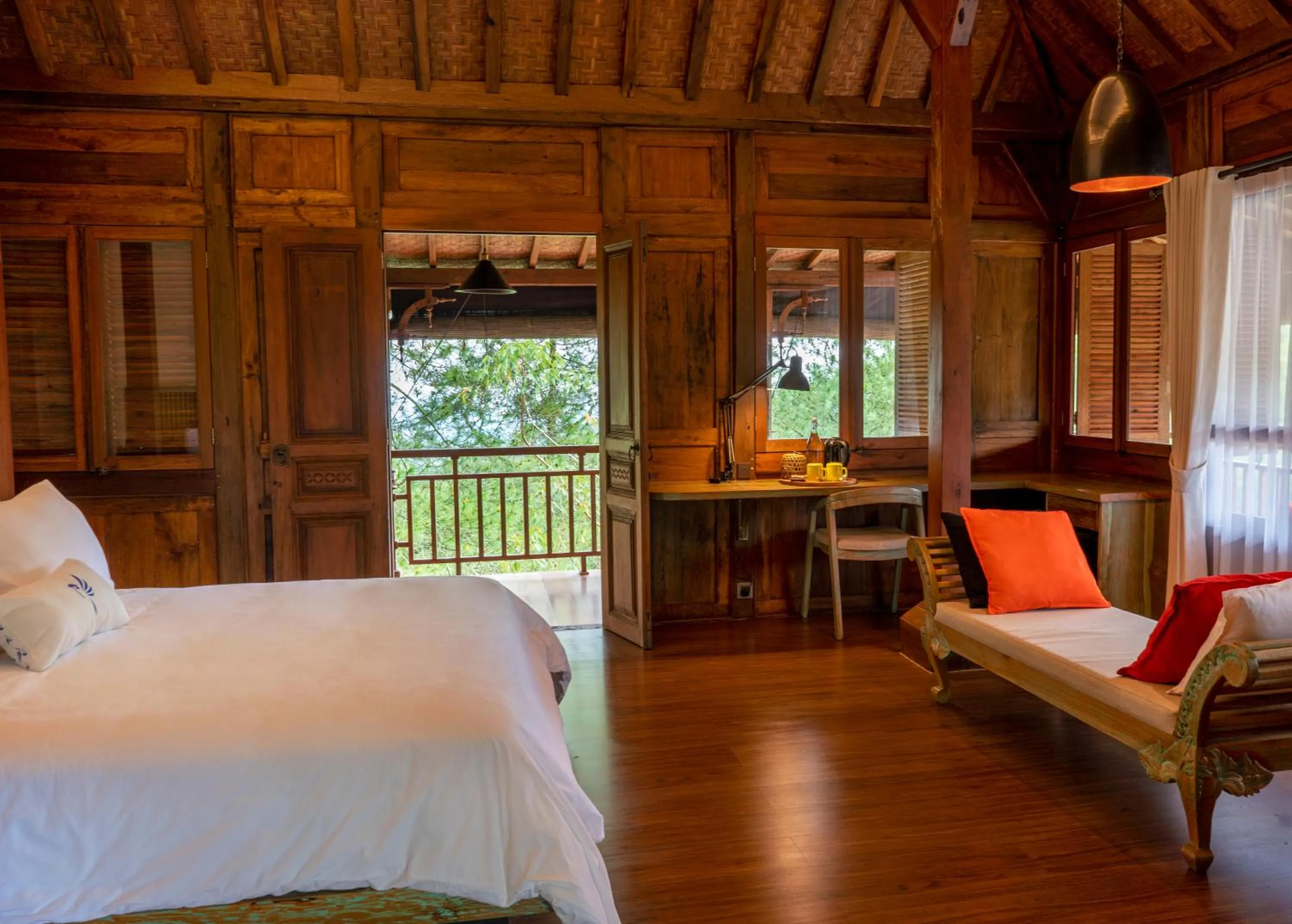 Bed in Tira Vilagna Suites & Spa