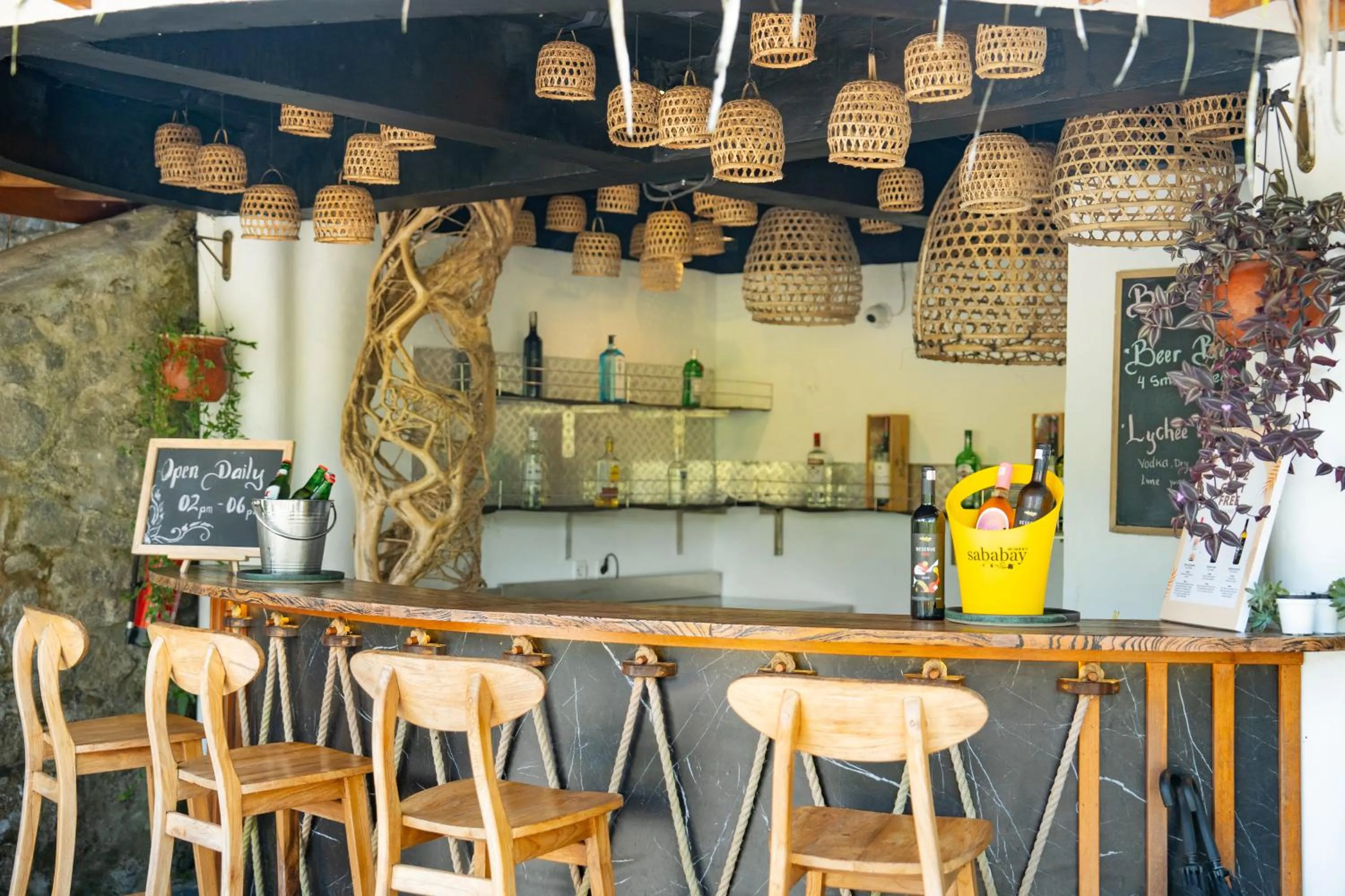 Lounge or bar in Tira Vilagna Suites & Spa