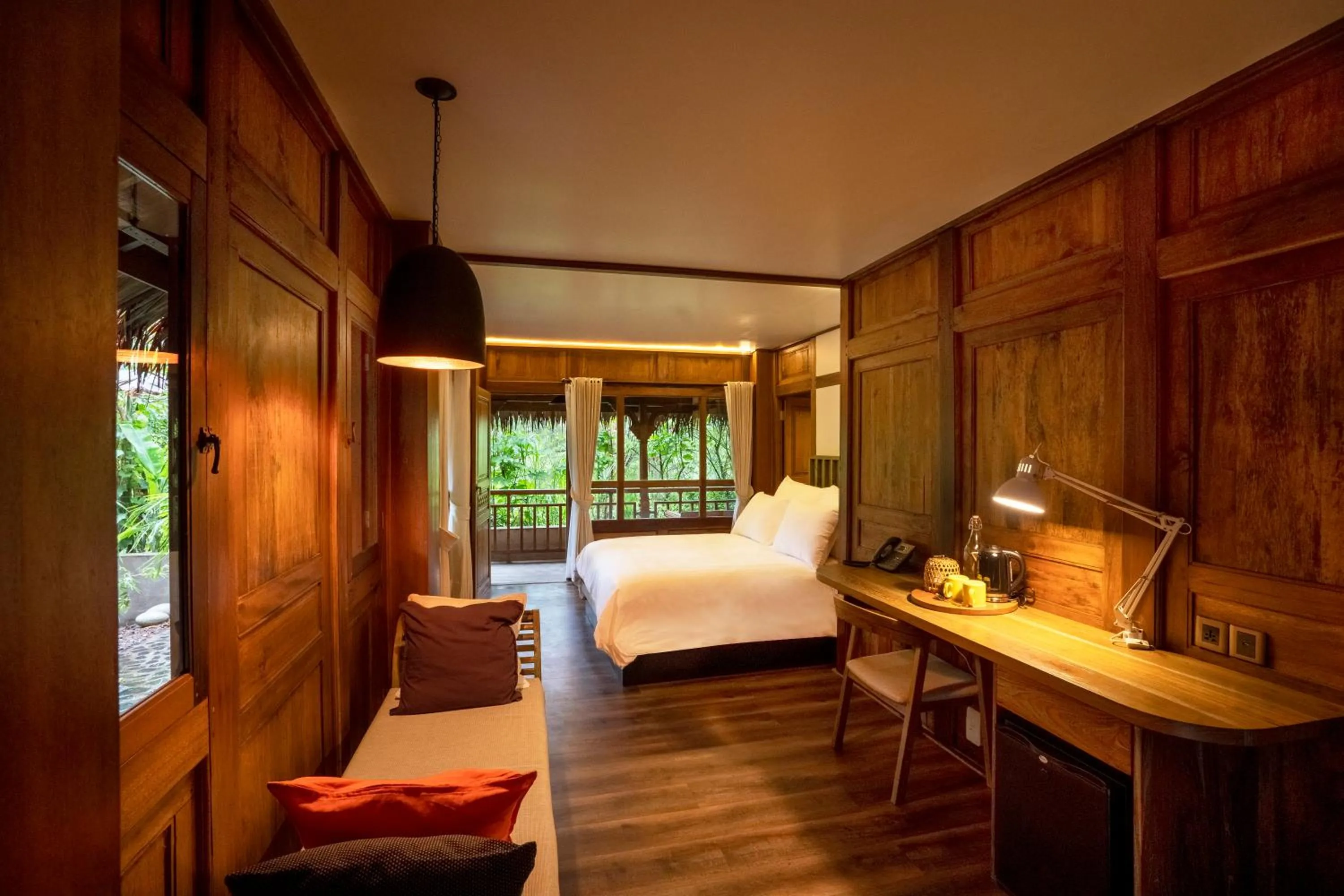 Property building, Bed in Tira Vilagna Suites & Spa