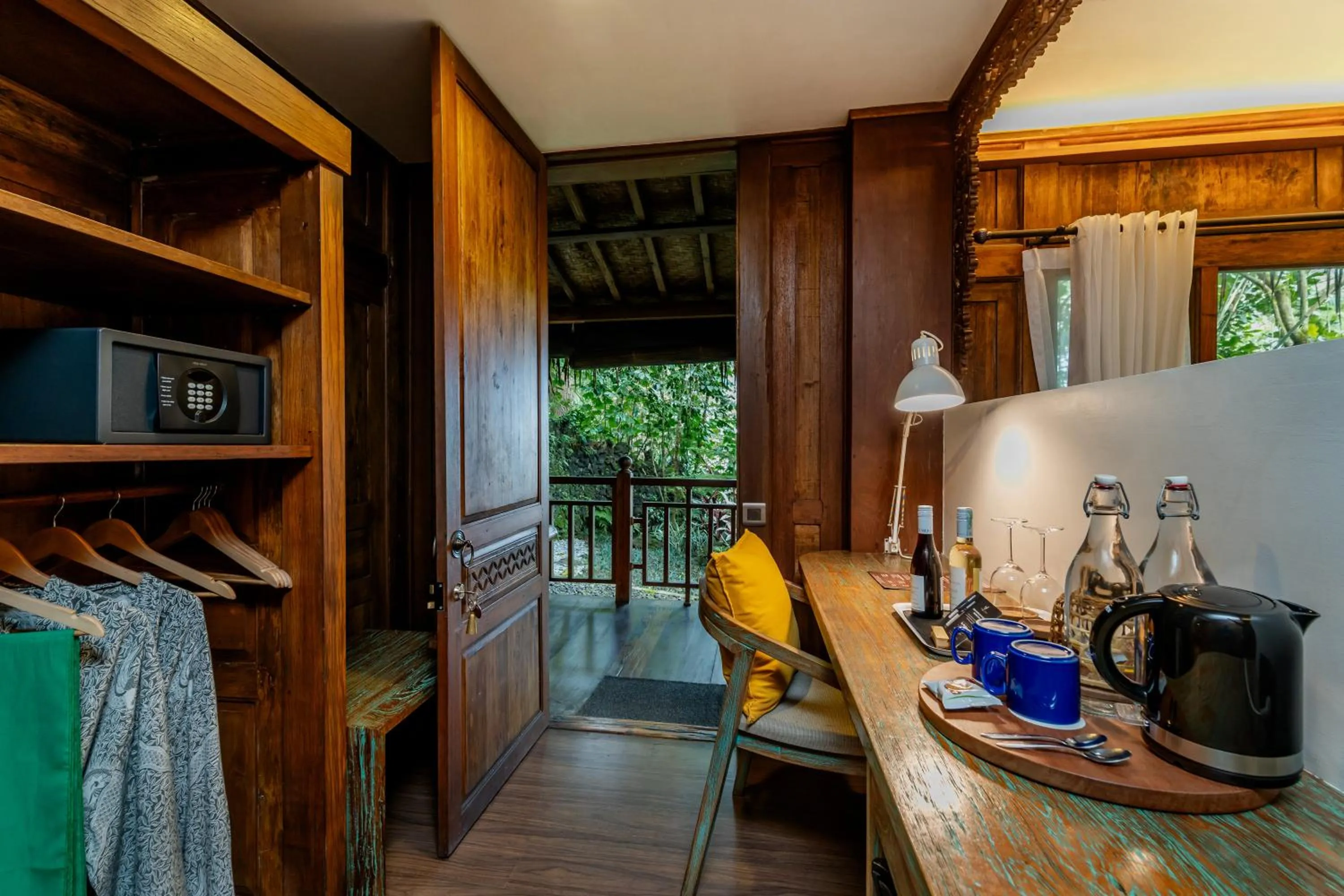 minibar in Tira Vilagna Suites & Spa