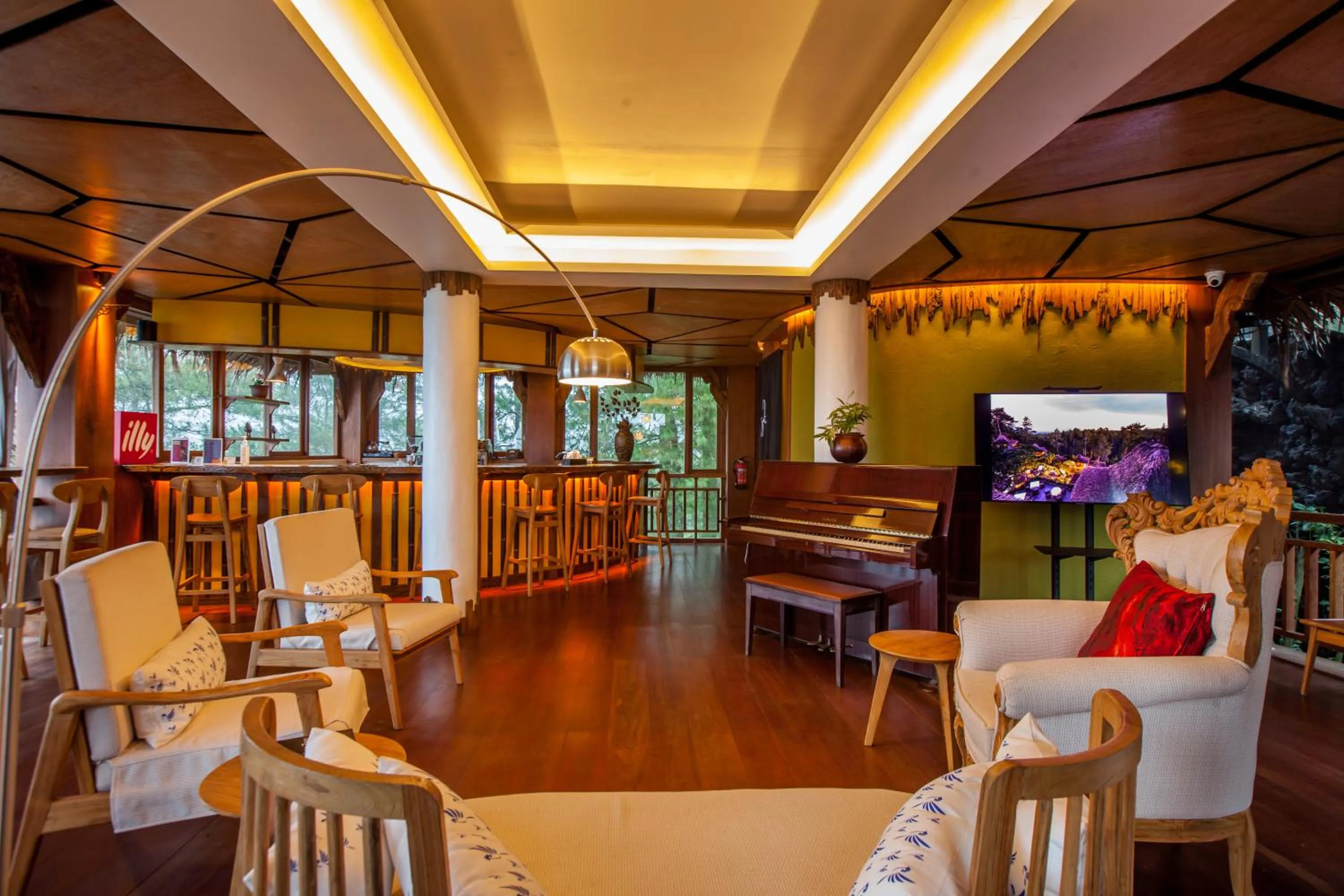 Lounge or bar in Tira Vilagna Suites & Spa