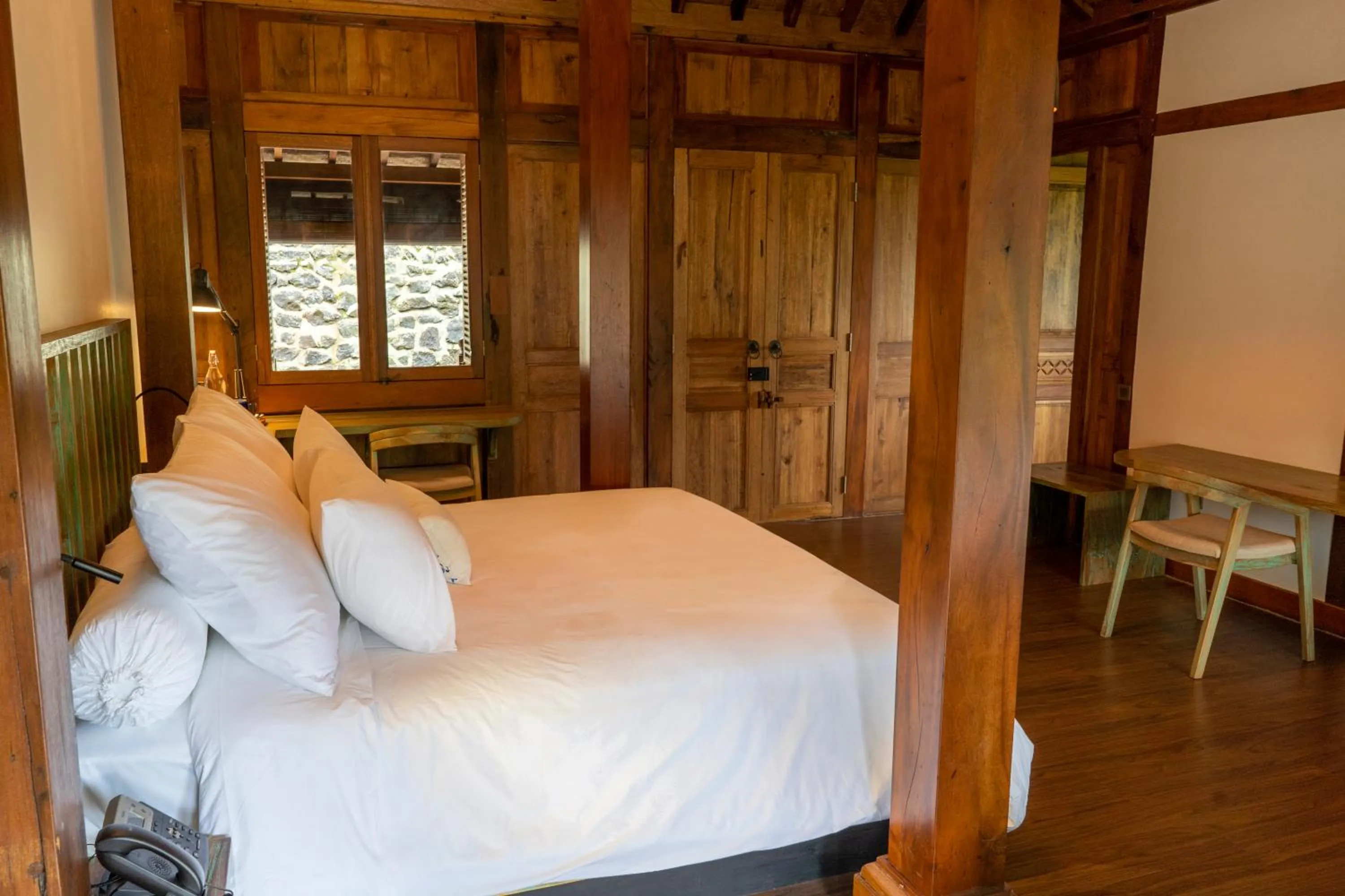 Bed in Tira Vilagna Suites & Spa