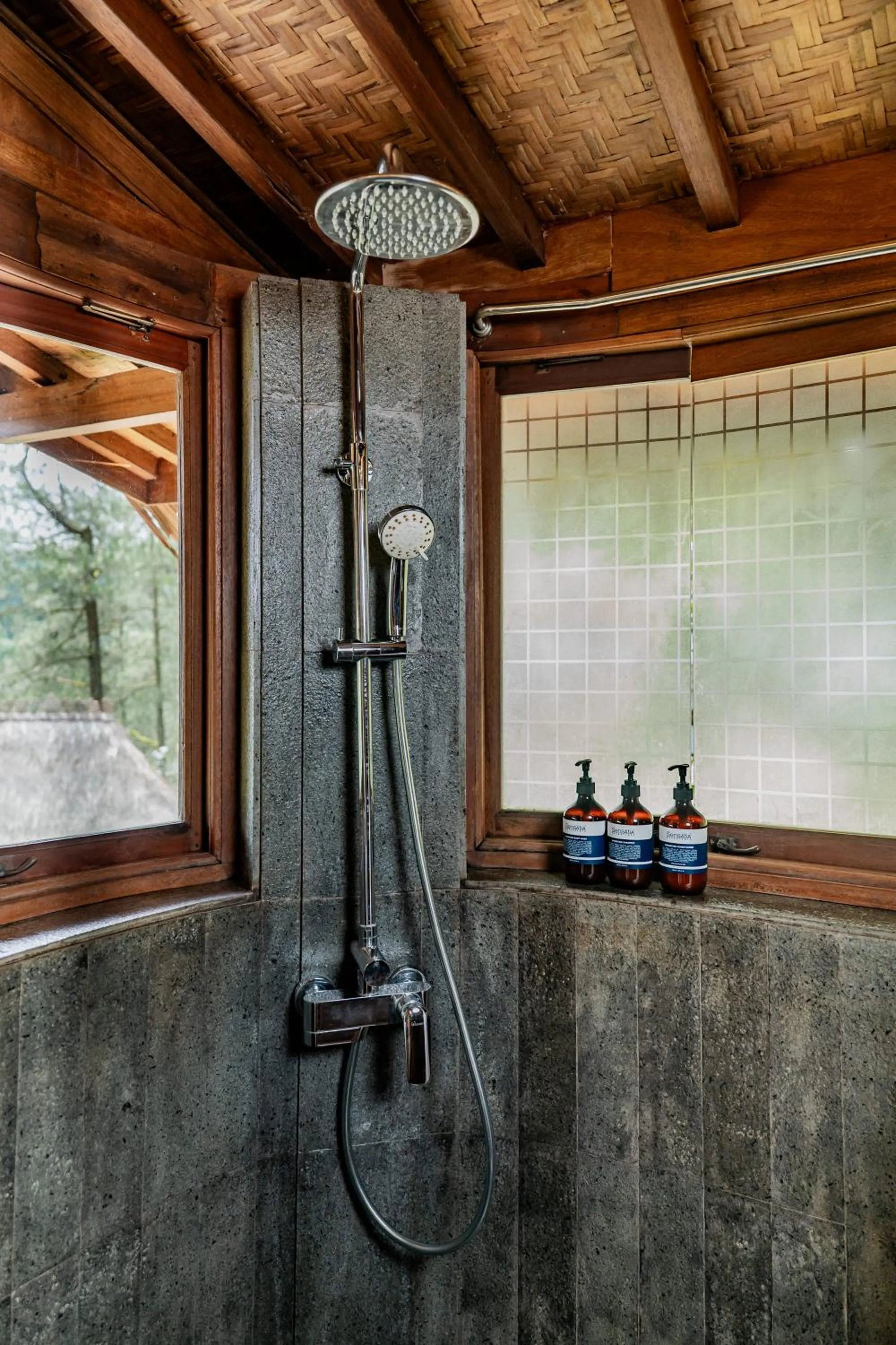 Bathroom in Tira Vilagna Suites & Spa