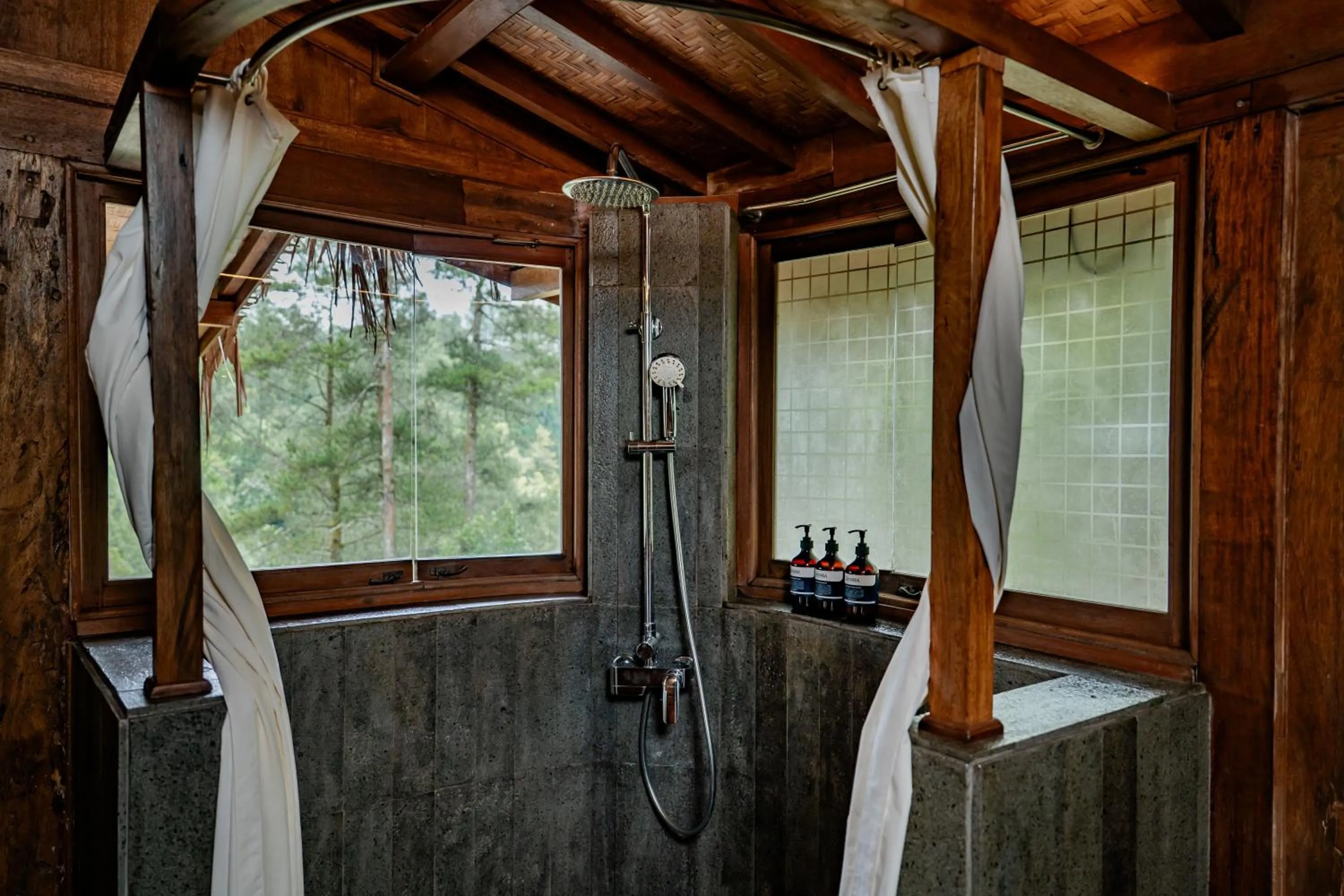 Bathroom in Tira Vilagna Suites & Spa