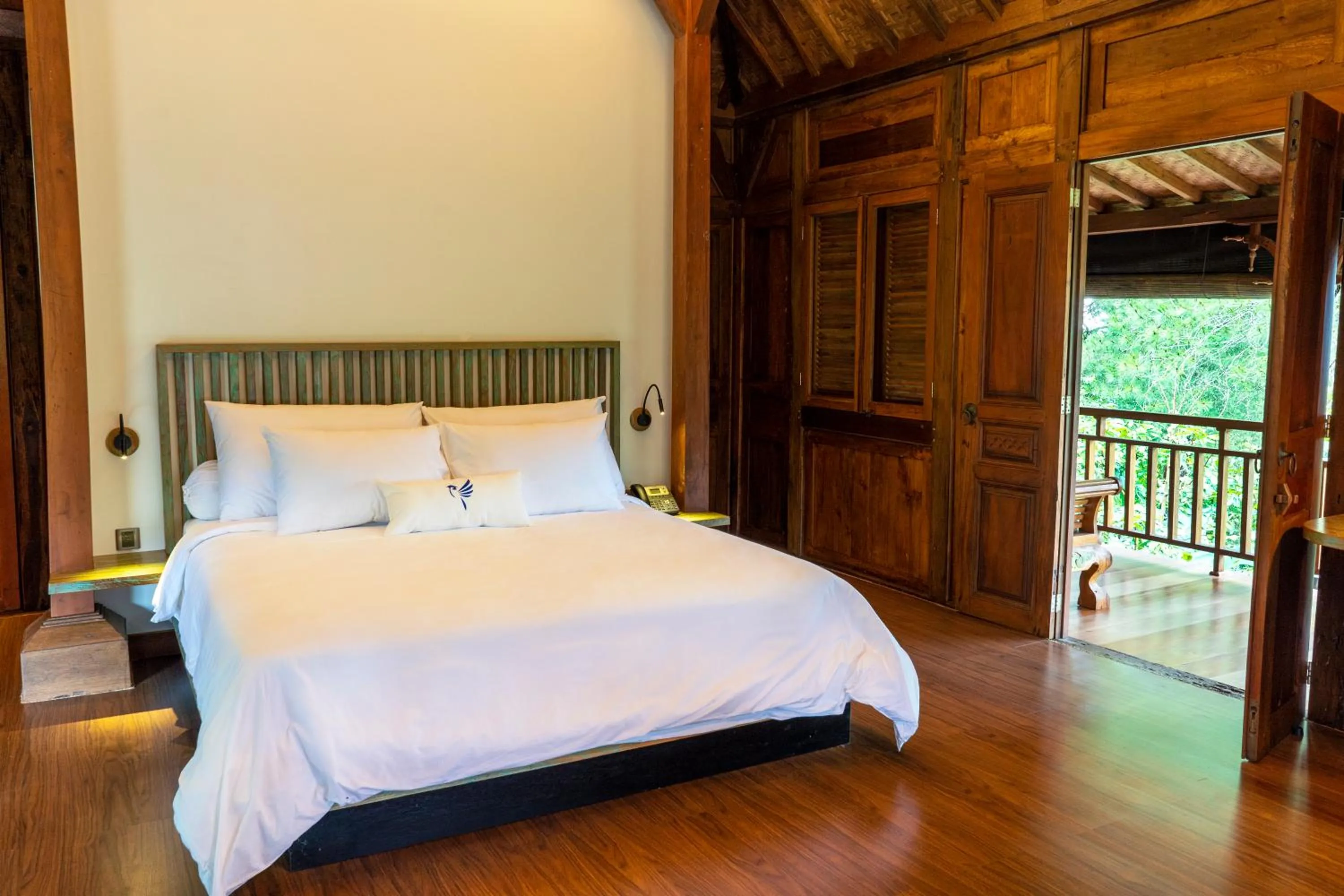 Bed in Tira Vilagna Suites & Spa