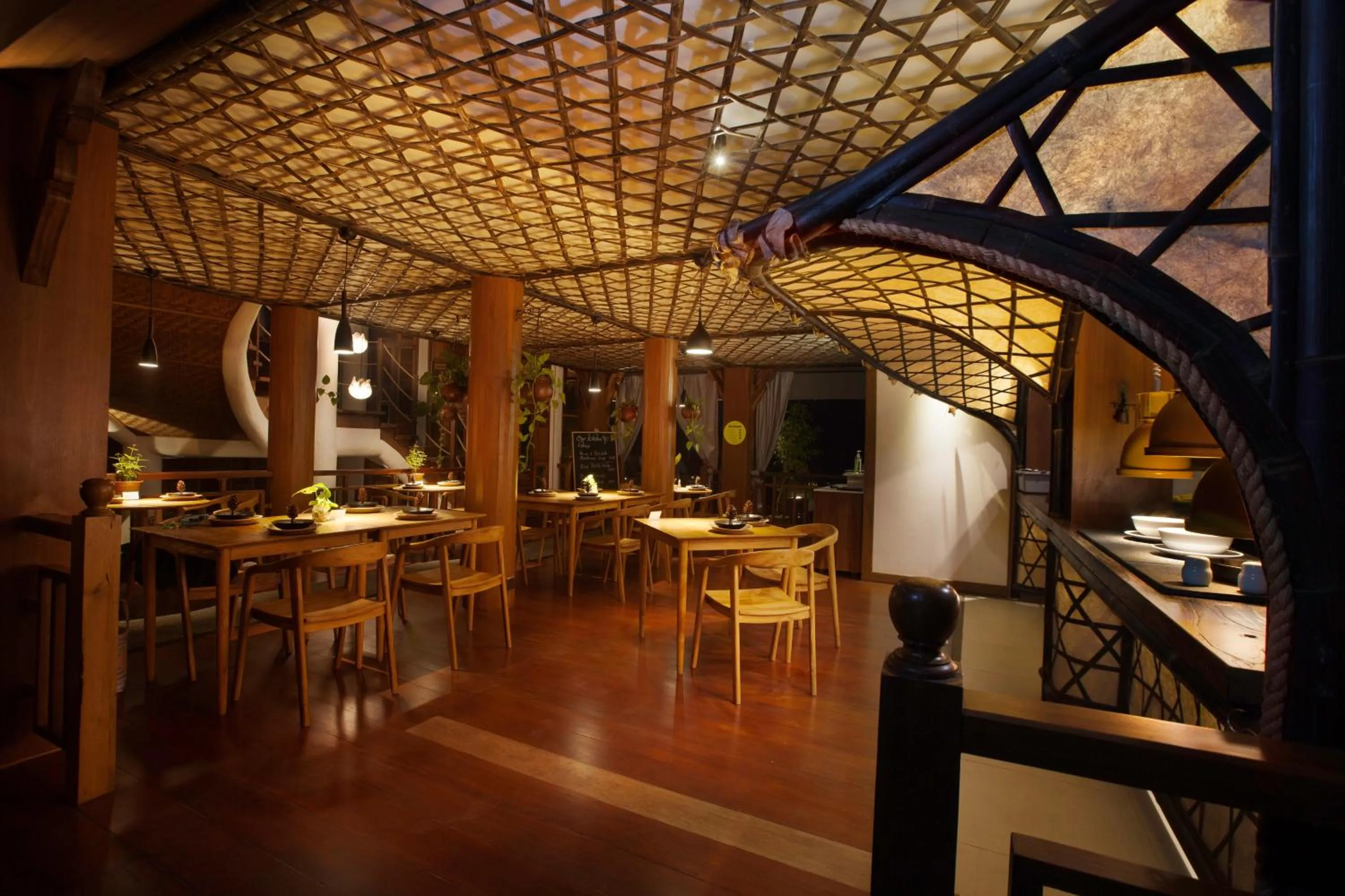 Restaurant/places to eat in Tira Vilagna Suites & Spa