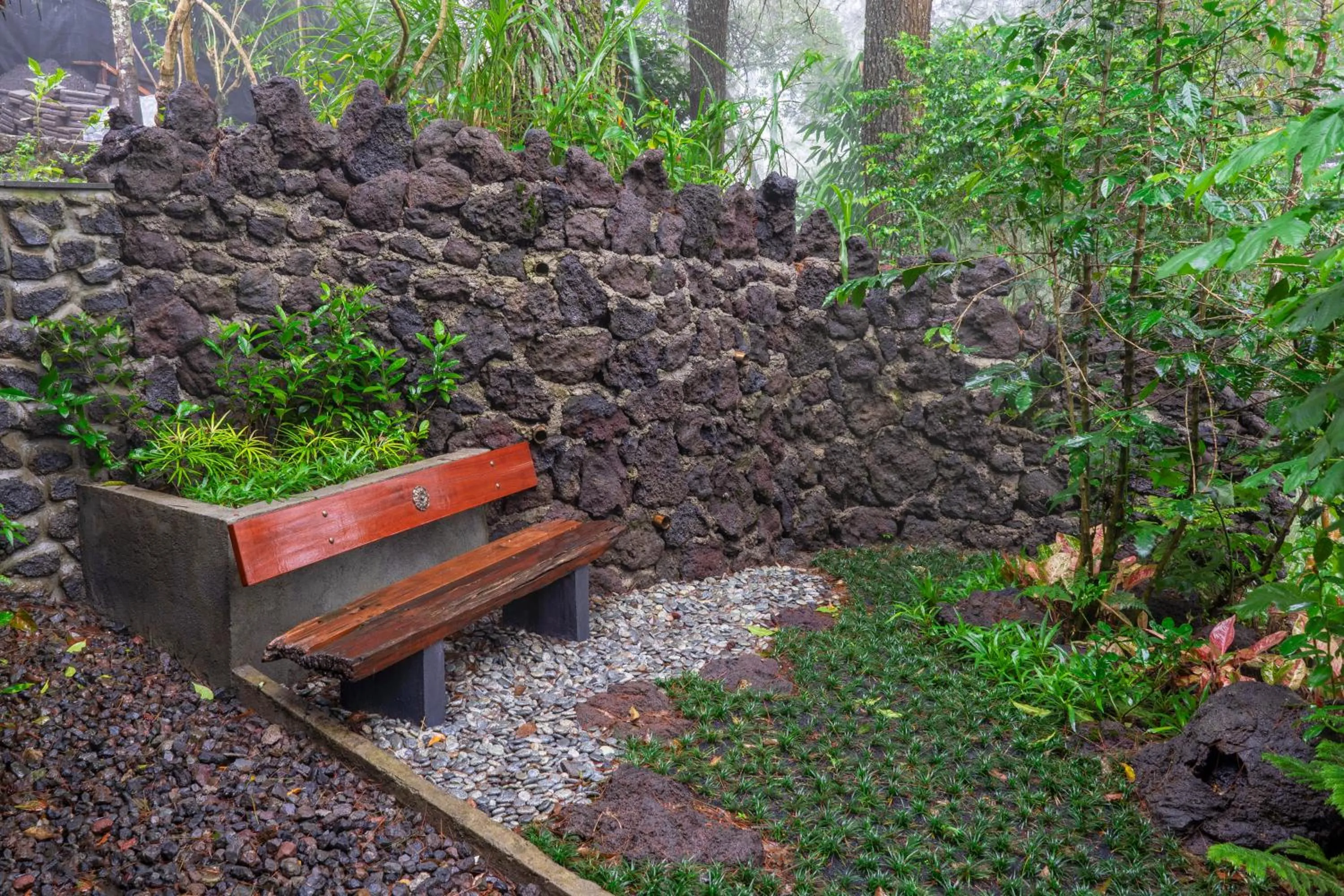 Garden in Tira Vilagna Suites & Spa