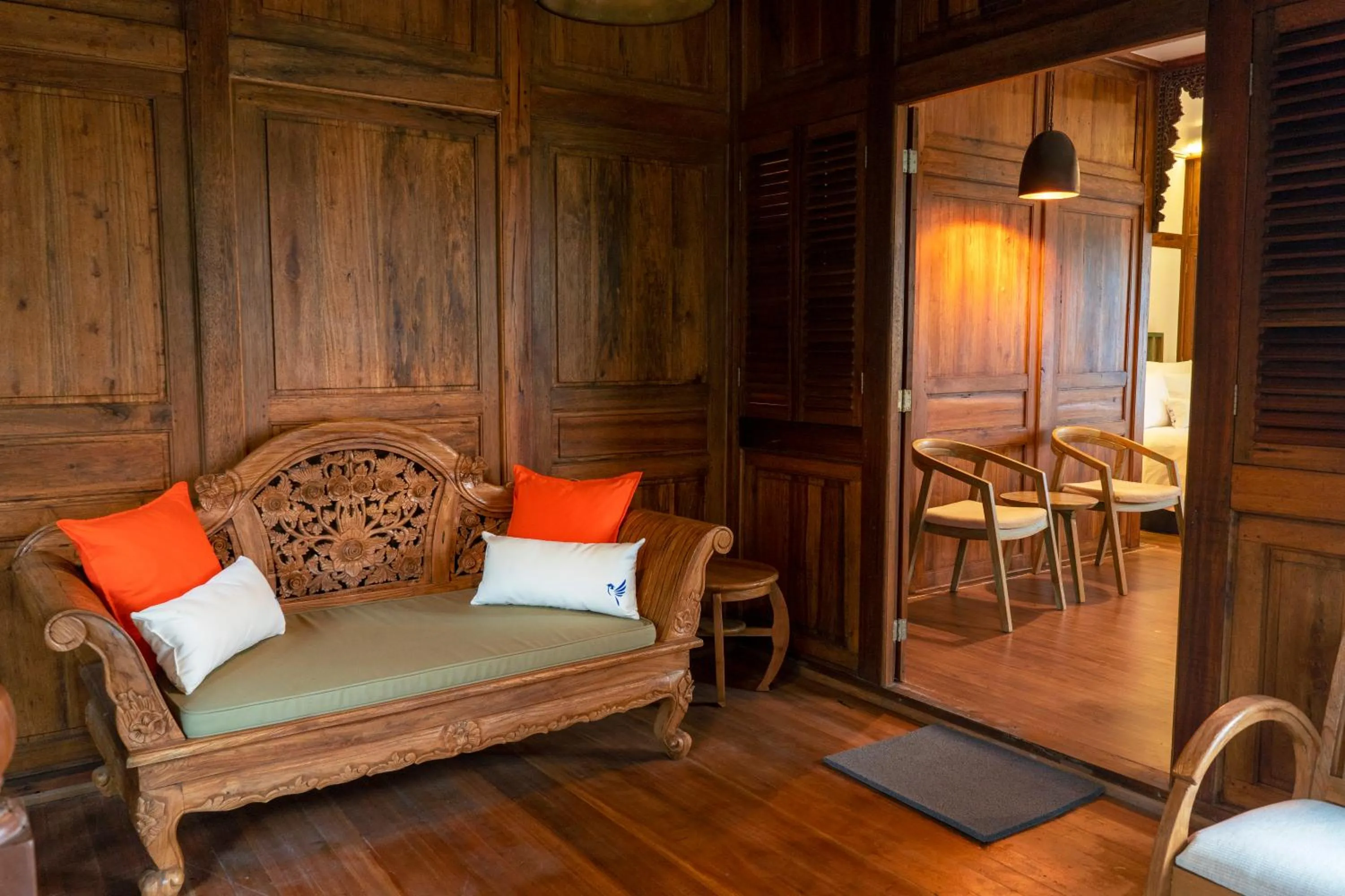 Seating area in Tira Vilagna Suites & Spa