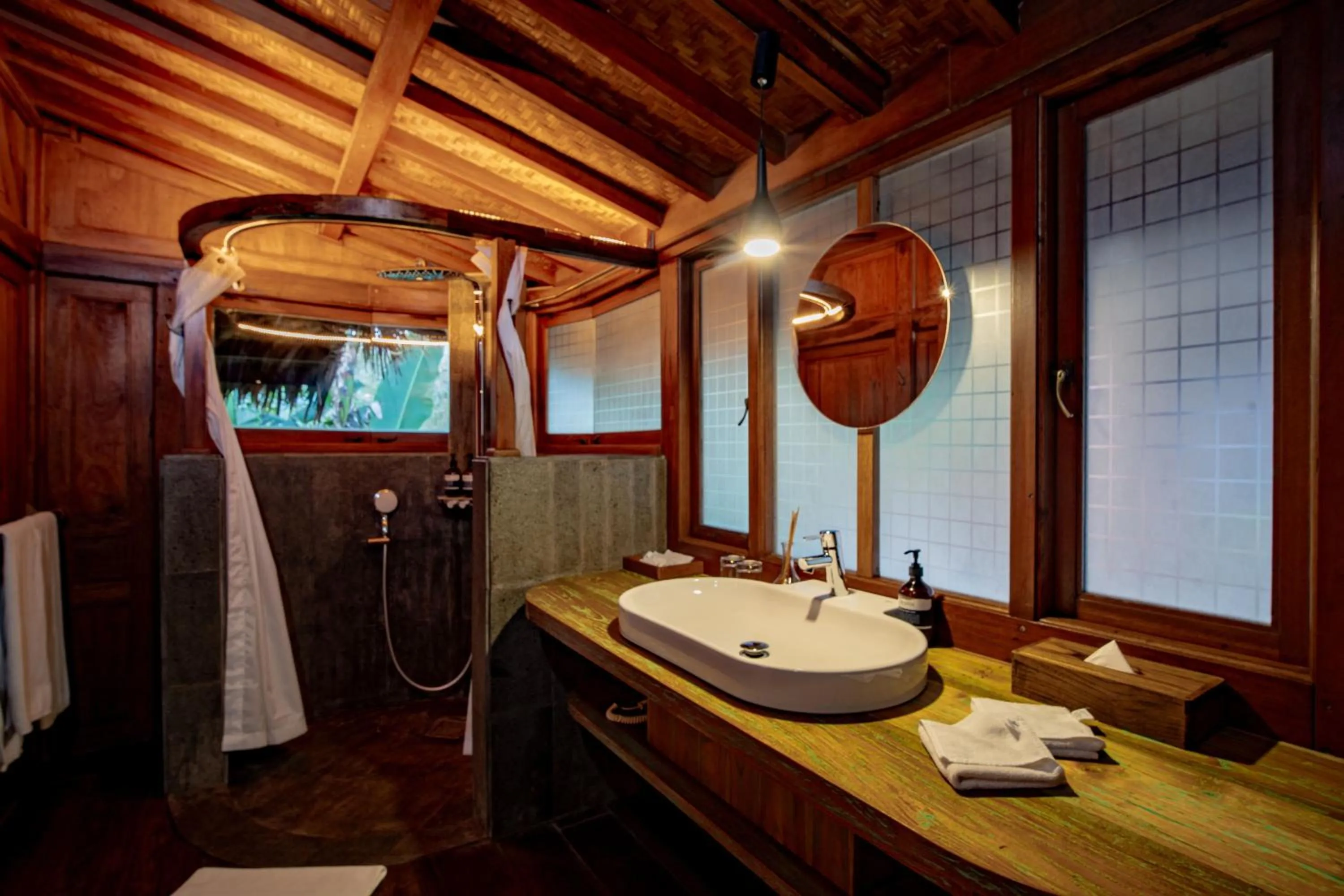 Bathroom in Tira Vilagna Suites & Spa