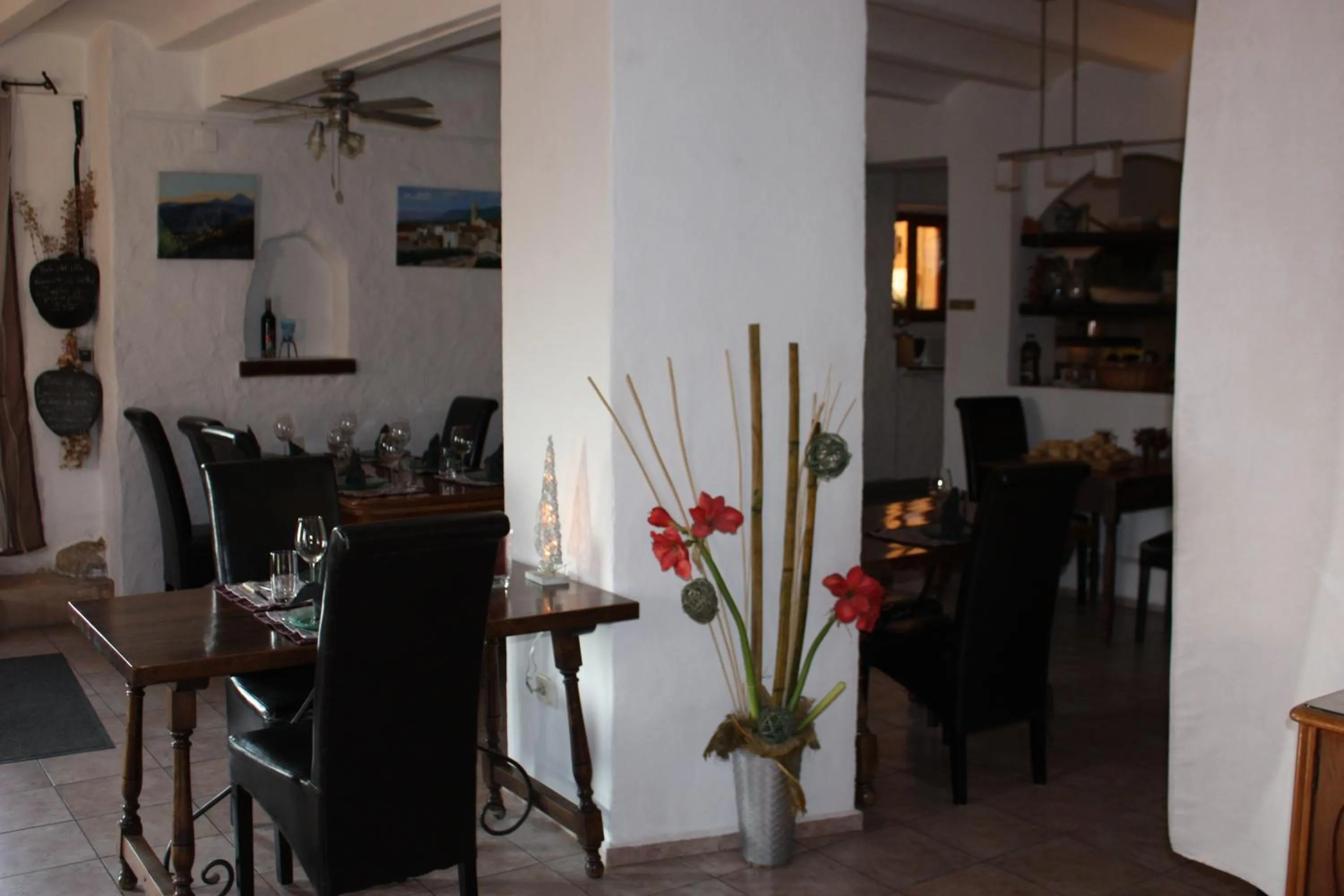 Restaurant/places to eat in L'Almàssera Casa Rural & Restaurant