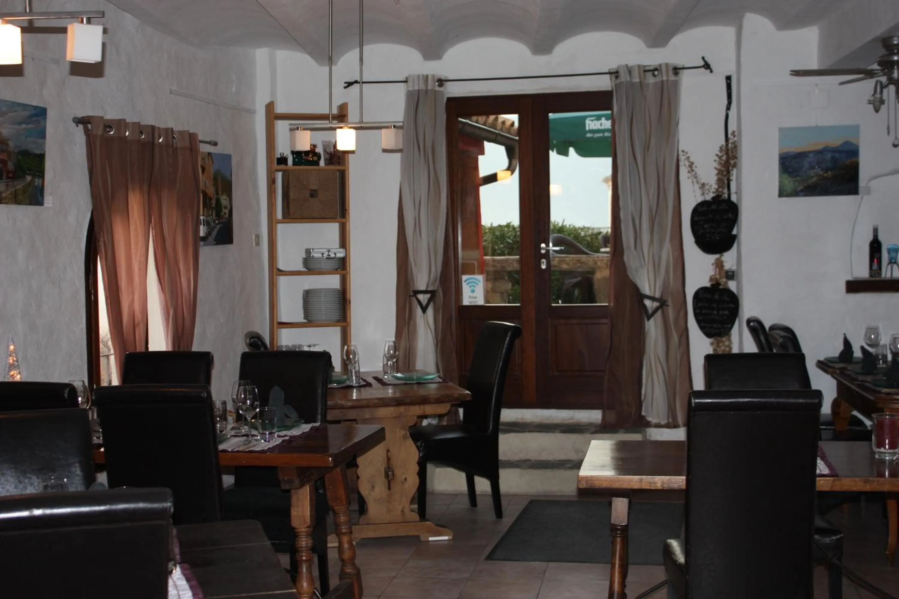 Restaurant/places to eat in L'Almàssera Casa Rural & Restaurant