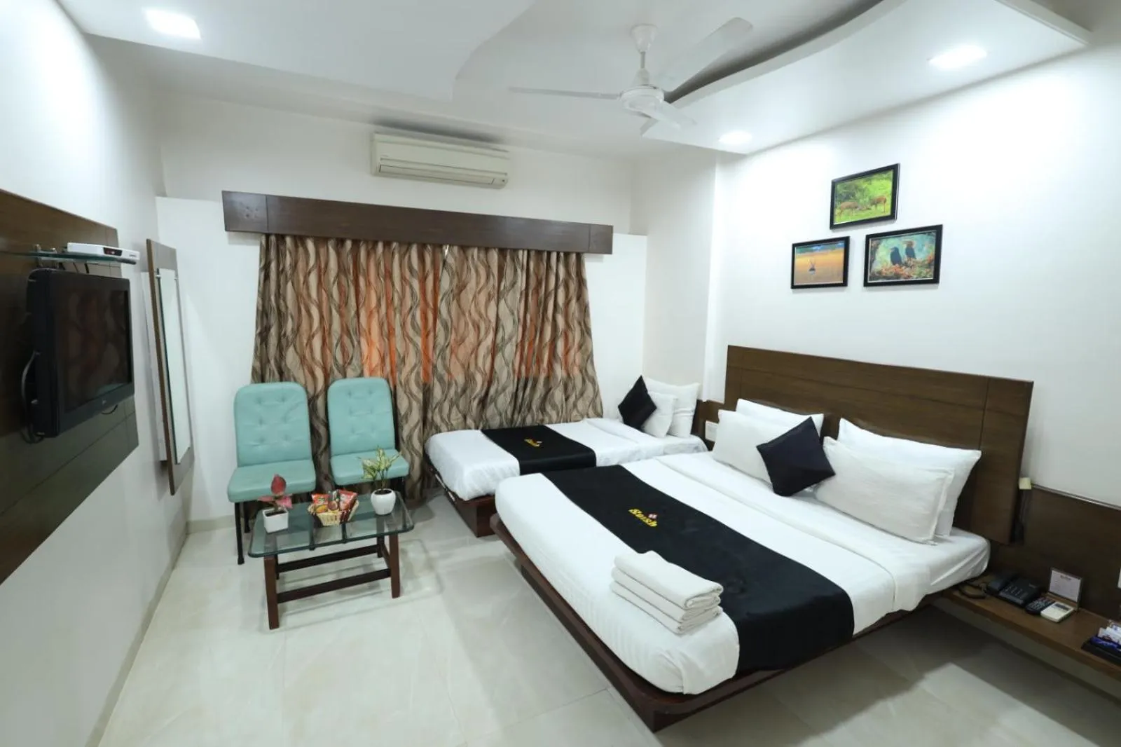TV and multimedia, Bed in Saish Hotel Shirdi