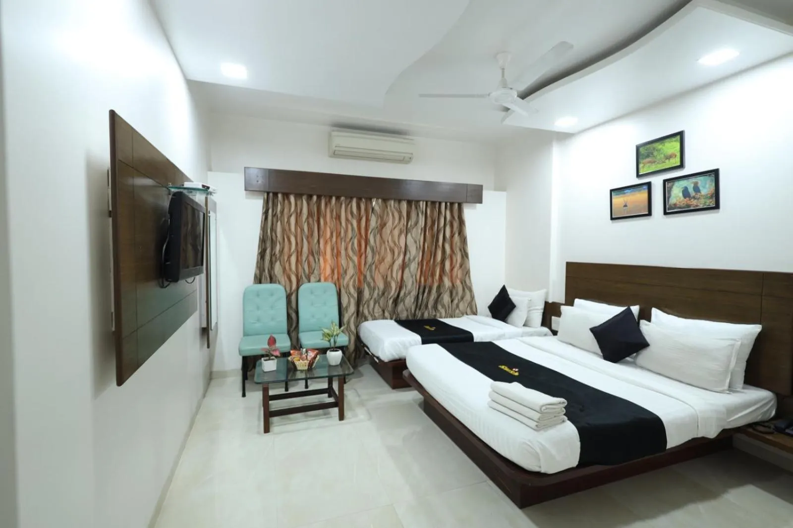 TV and multimedia, Bed in Saish Hotel Shirdi