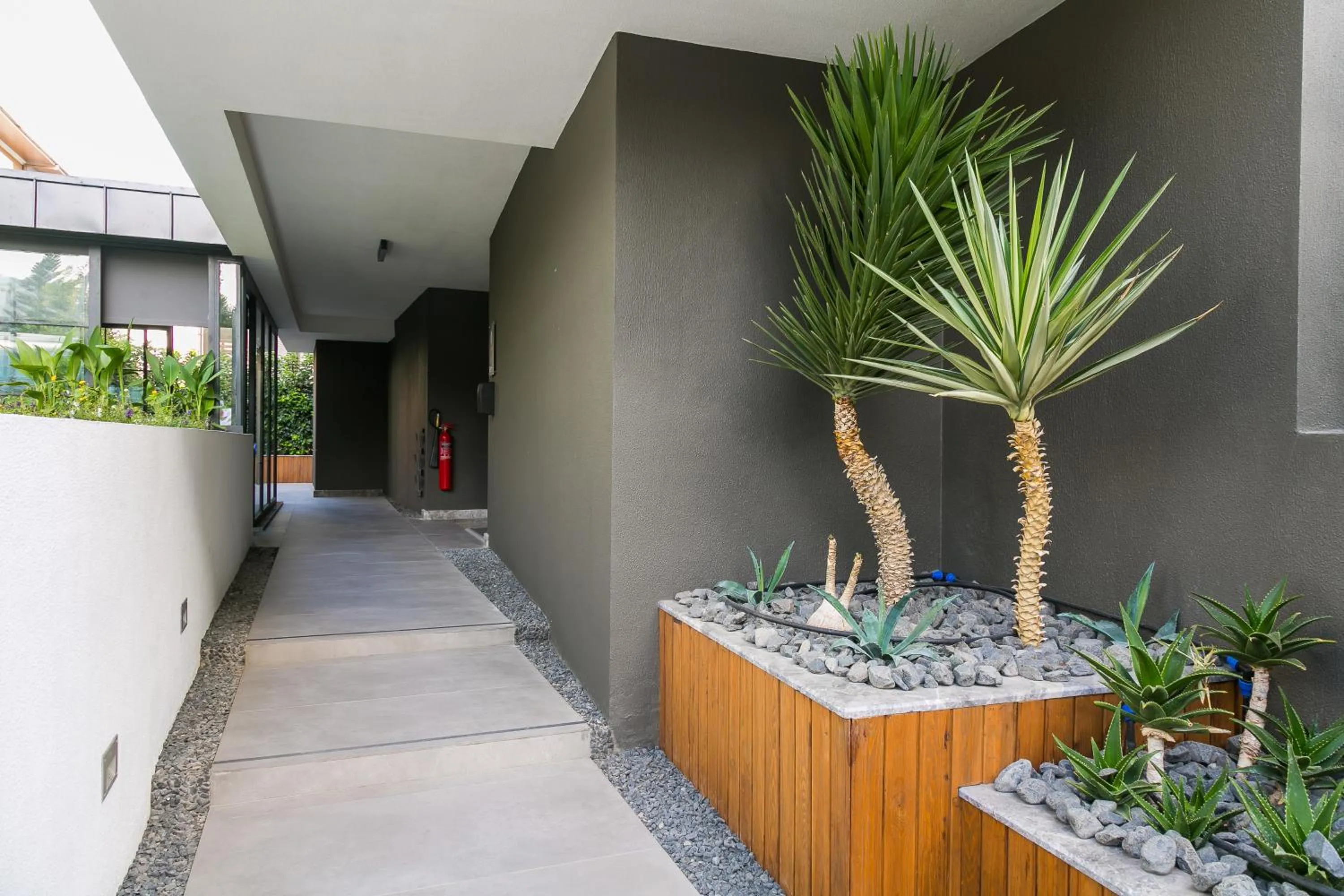 Facade/entrance in Z-Suites