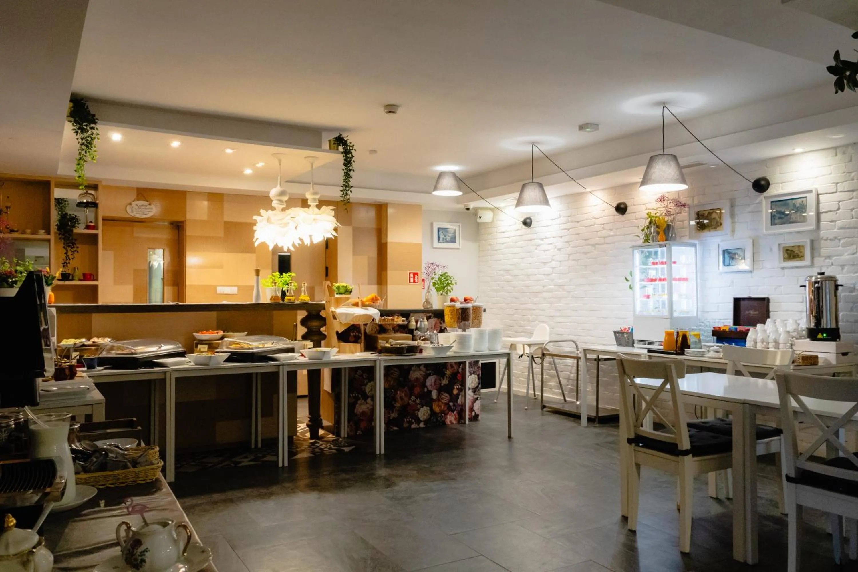 Restaurant/places to eat in Villa Flaming