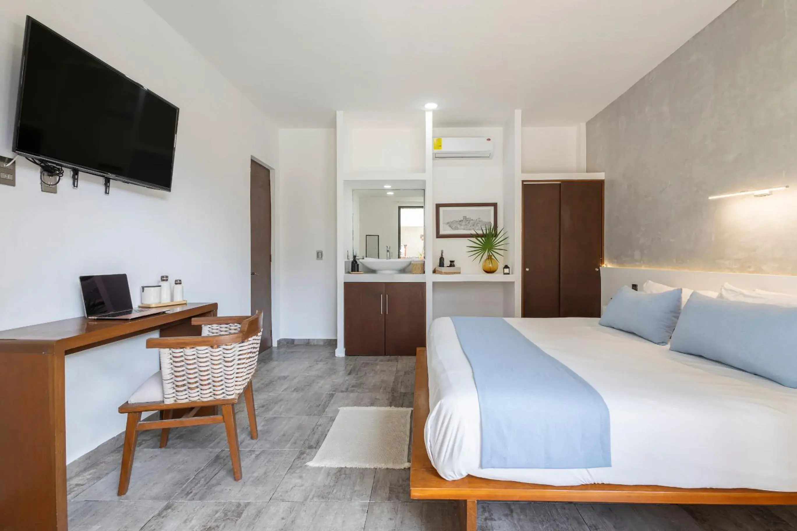 King Suite with Pool View in Areia Playa del Carmen - Beach Front Hotel King Suite with Pool View in Areia Playa del Carmen - Beach Front Hotel