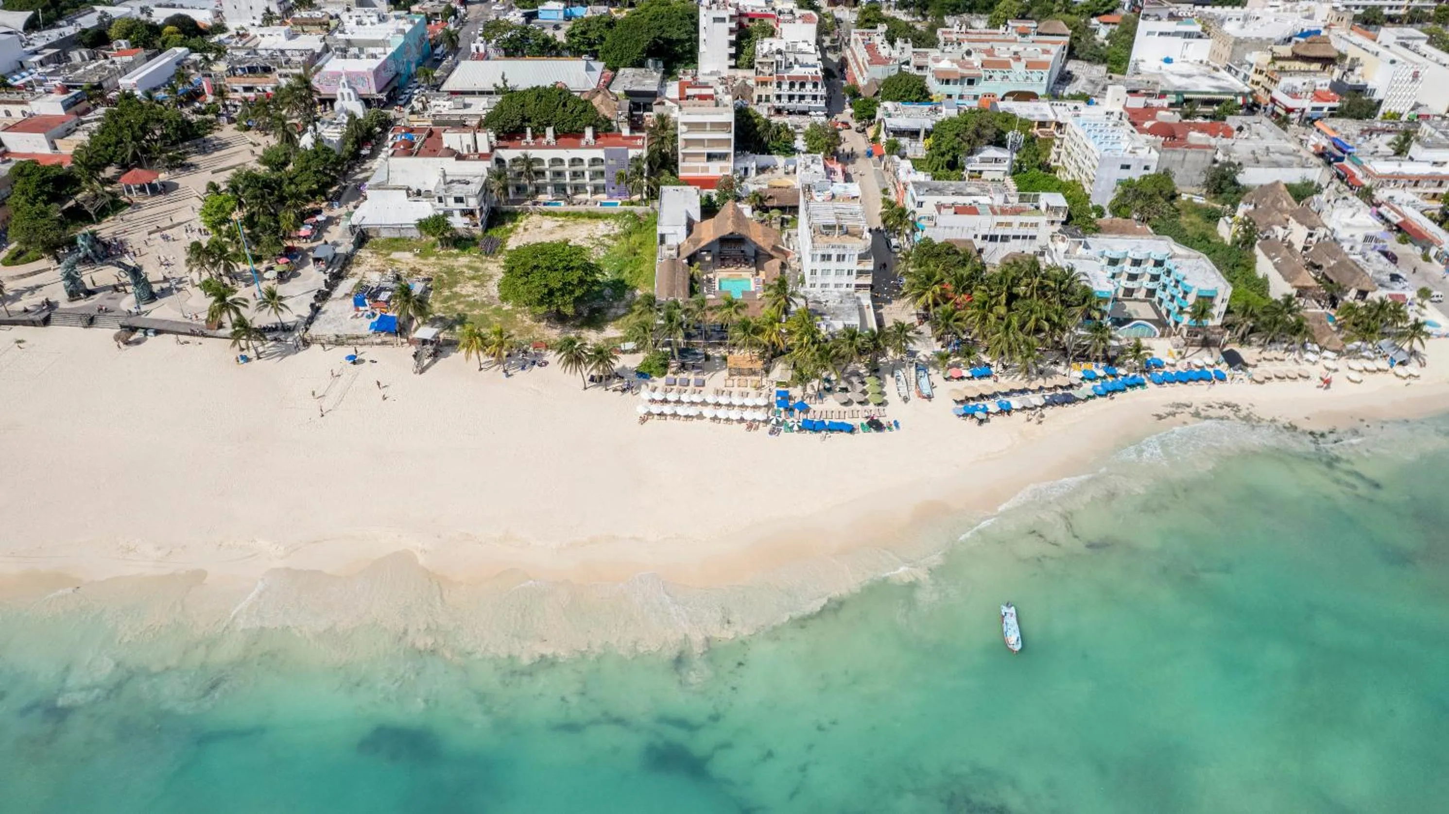 Property building in Areia Playa del Carmen - Beach Front Hotel