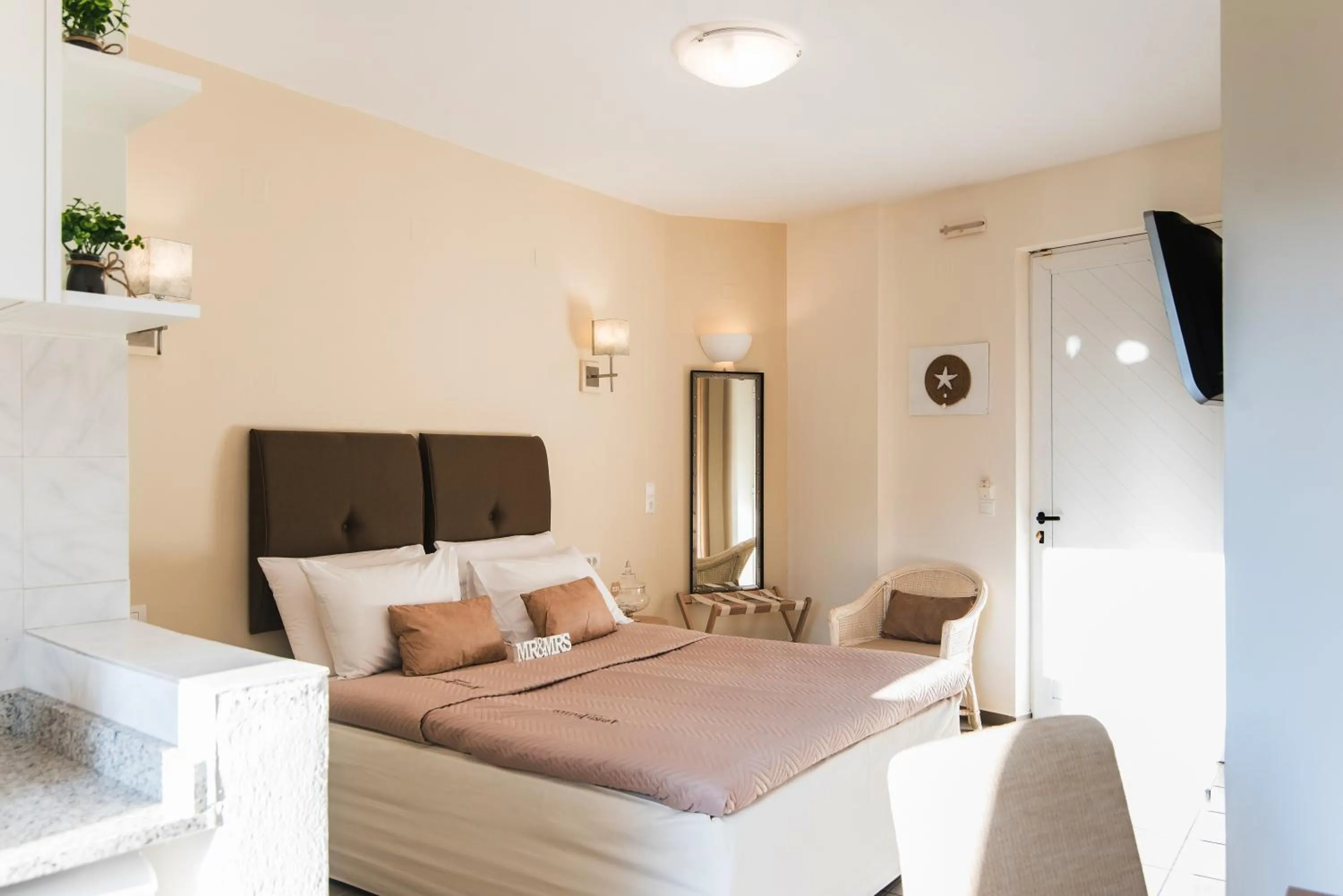 Bedroom, Bed in Mirage Studios