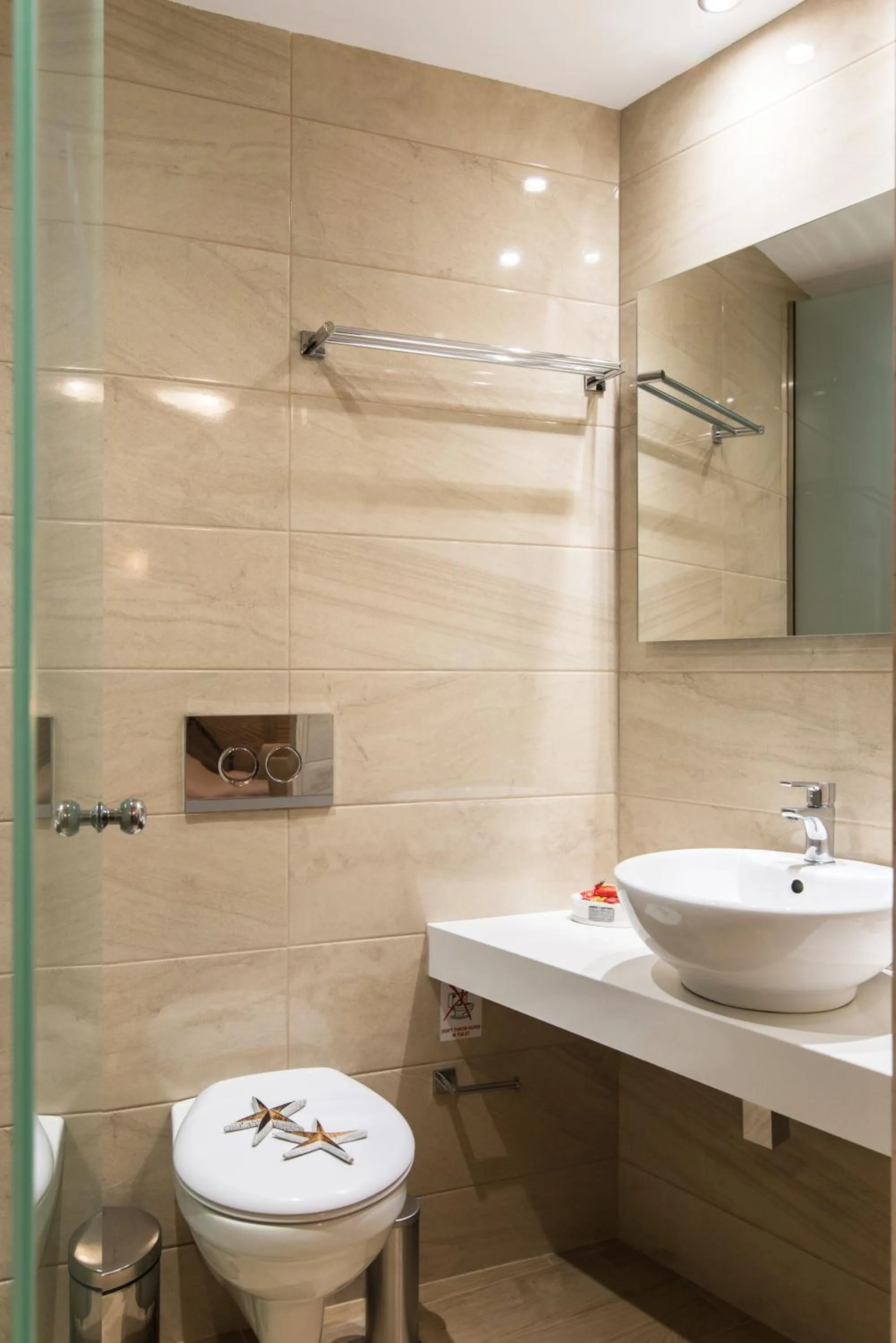 Bathroom in Mirage Studios