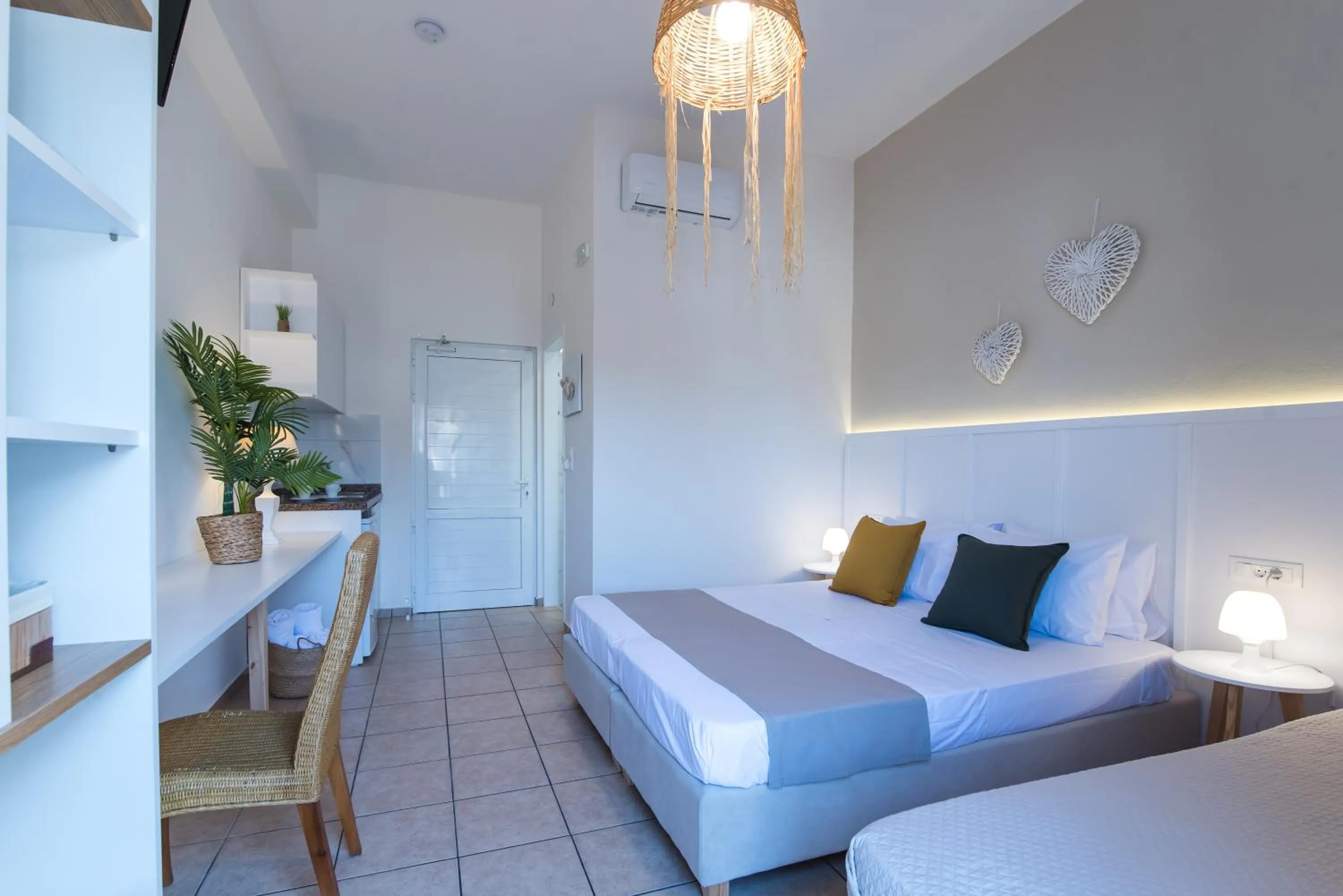 Photo of the whole room, Bed in Mirage Studios