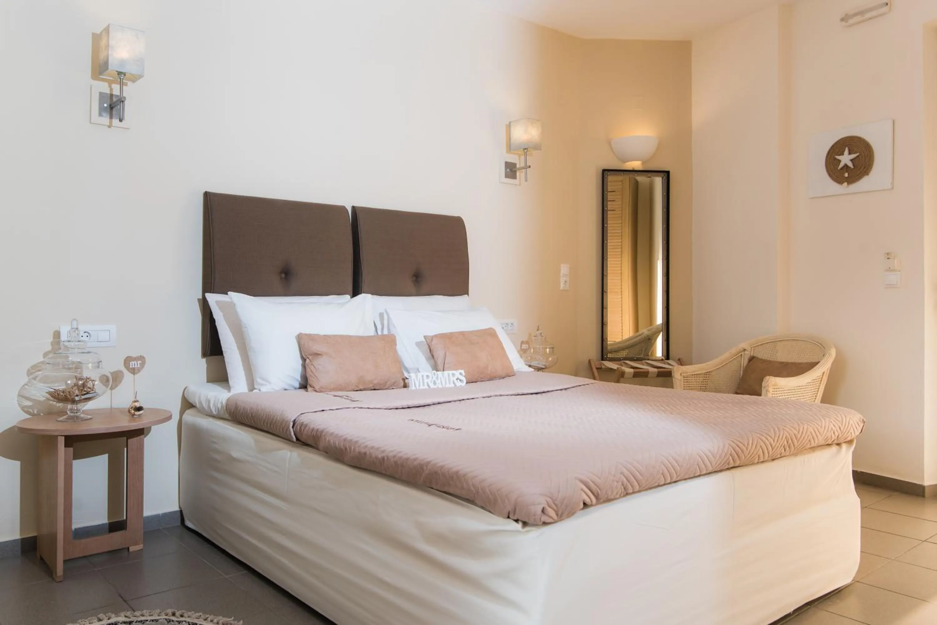 Bedroom, Bed in Mirage Studios