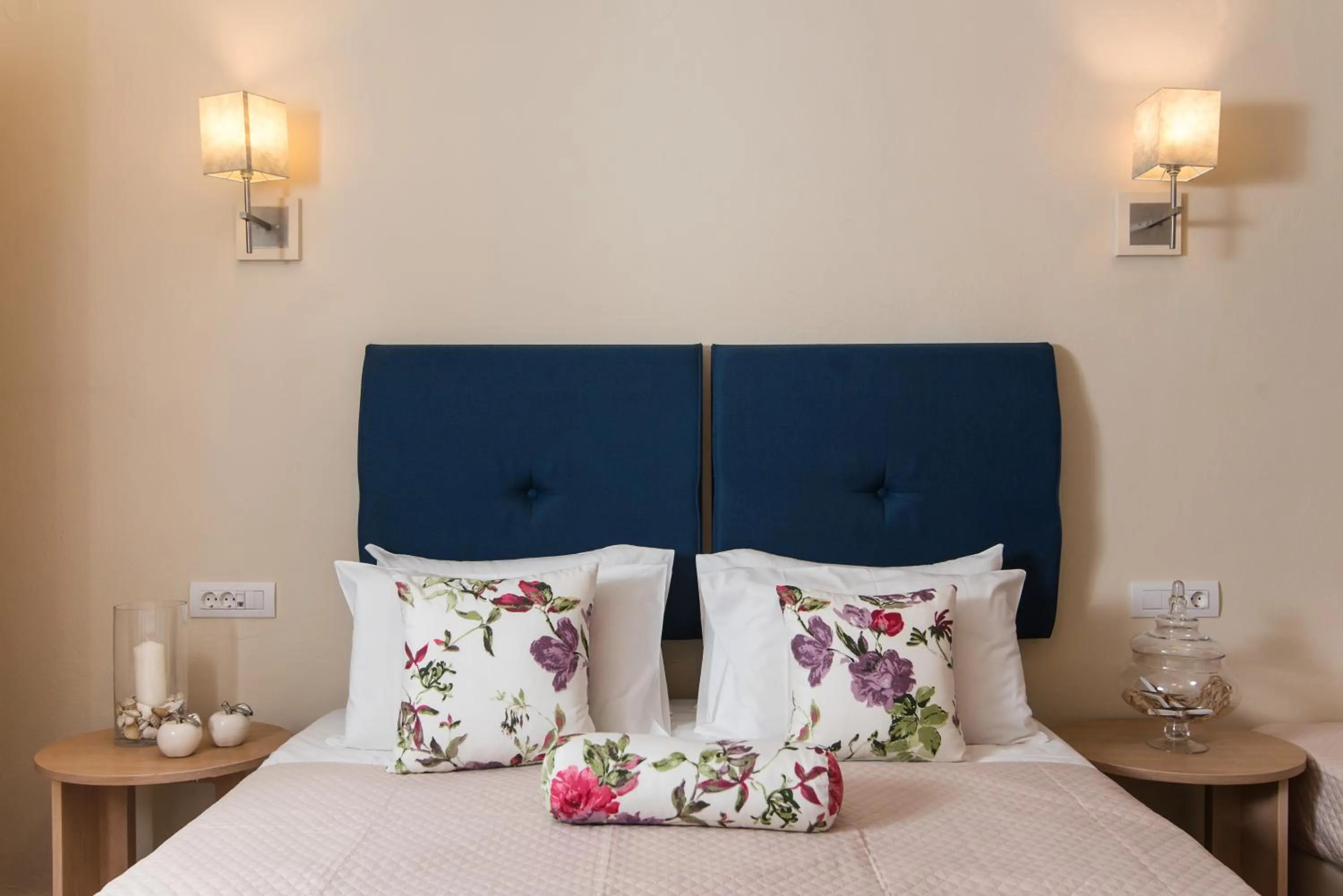 Bedroom, Bed in Mirage Studios