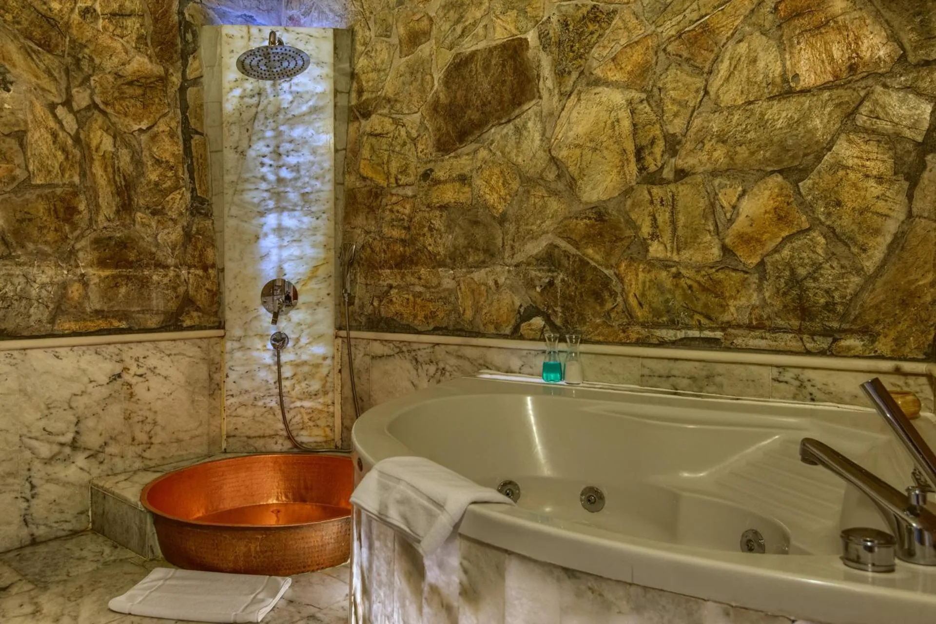 Bathroom in MUSEUM HOTEL - Relais & Châteaux