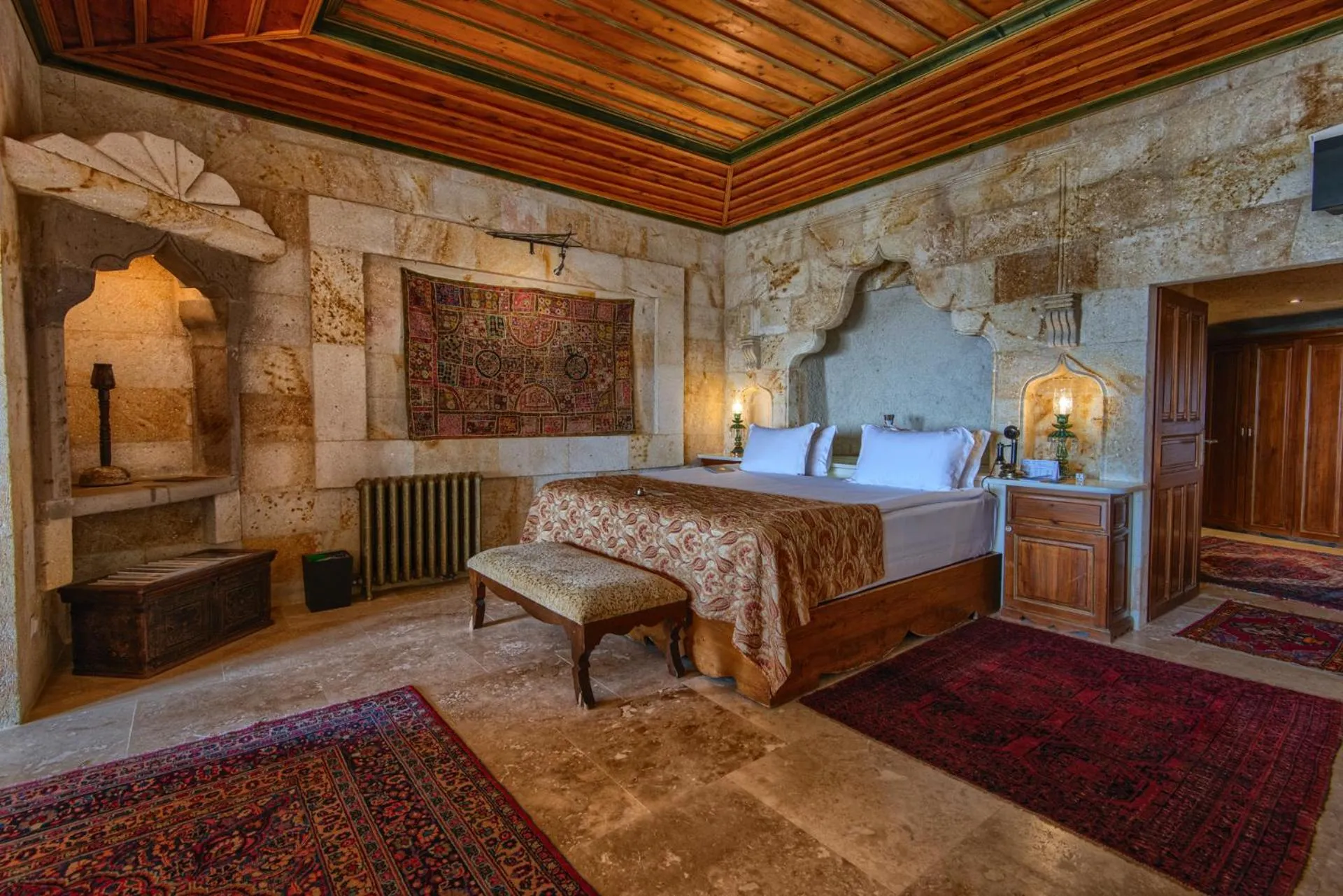 Bed in MUSEUM HOTEL - Relais & Châteaux