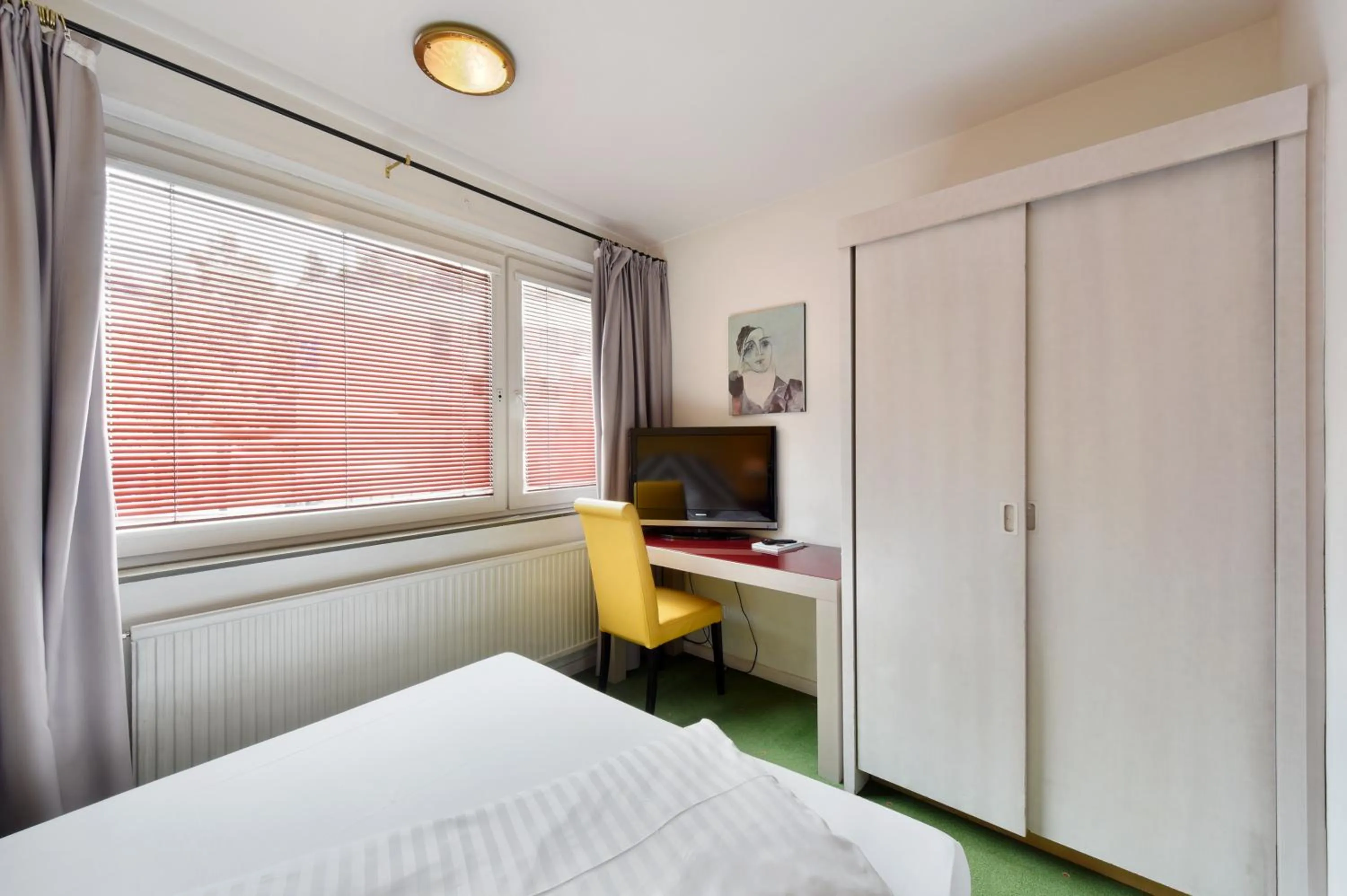 Photo of the whole room, Bed in Am Neutor Hotel Salzburg Zentrum