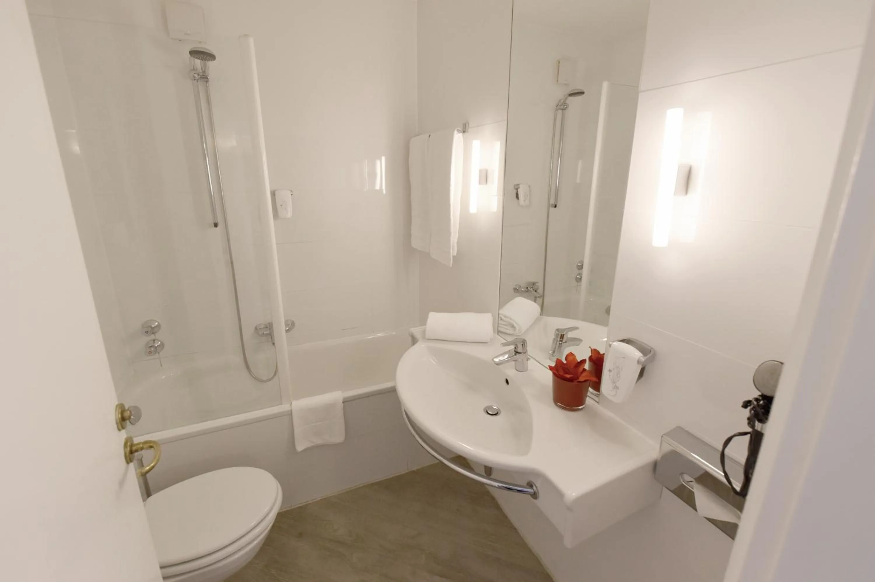 Bathroom in Am Neutor Hotel Salzburg Zentrum