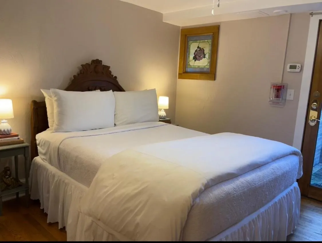 Bedroom, Bed in Beaufort House Inn