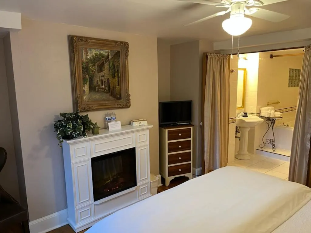 Bedroom, Bed in Beaufort House Inn