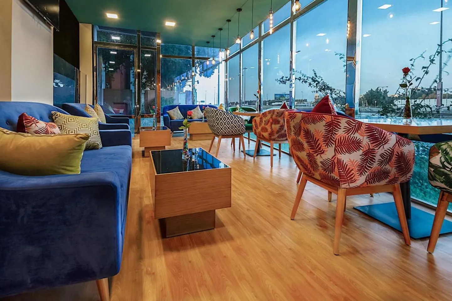 Restaurant/places to eat in Phoenicia Tower Hotel And Spa