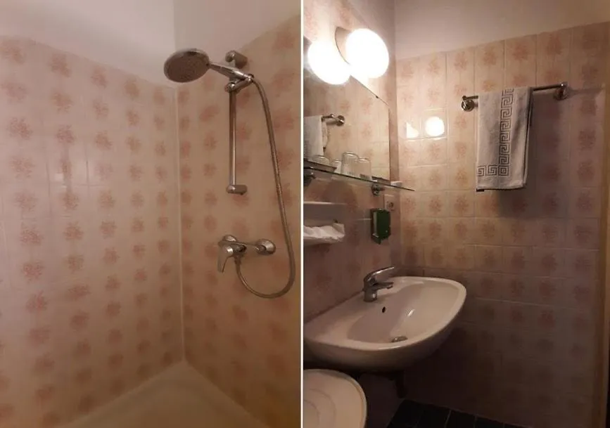 Bathroom in Pension Lerner