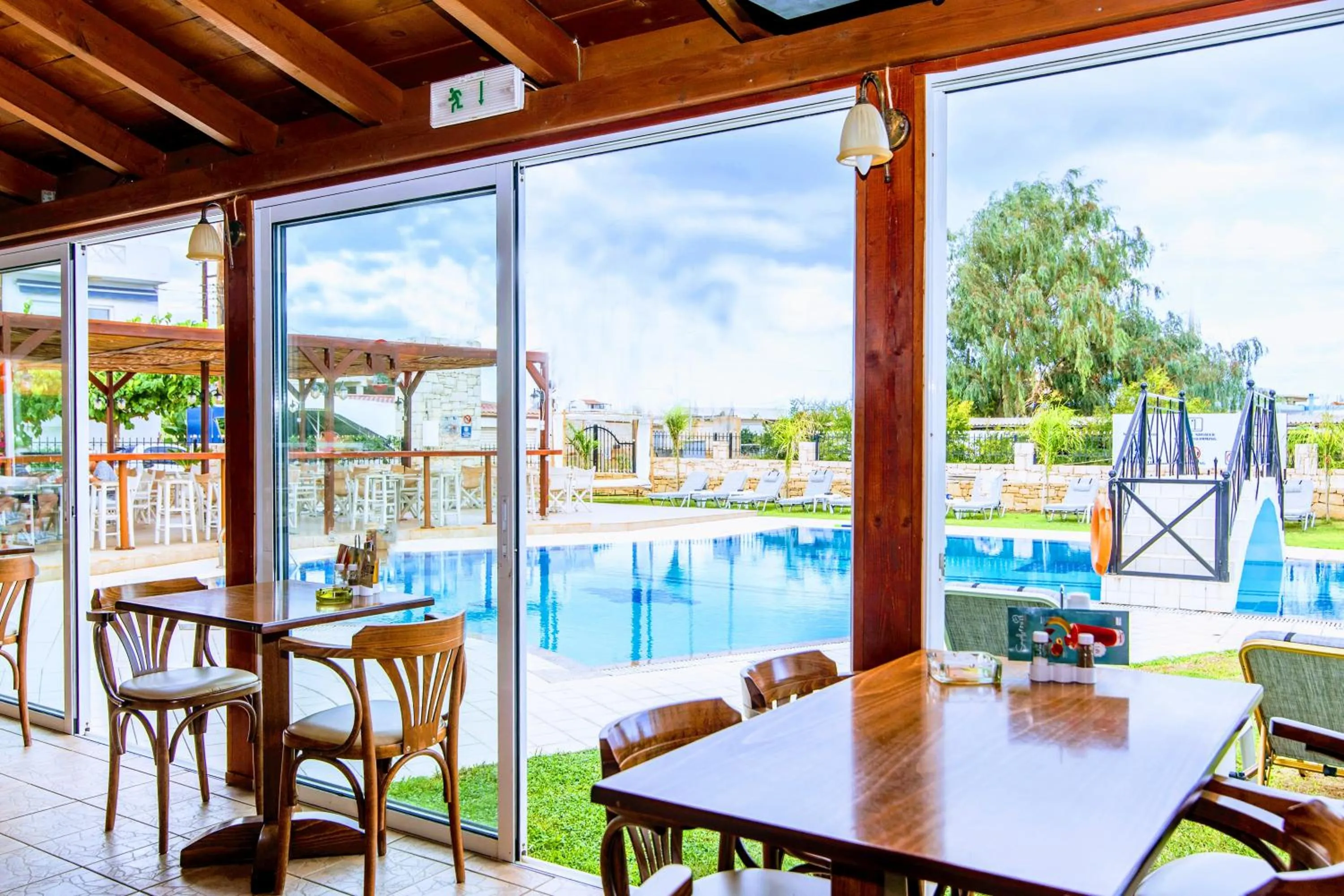 Restaurant/places to eat in Yiannis Manos Hotel Resort