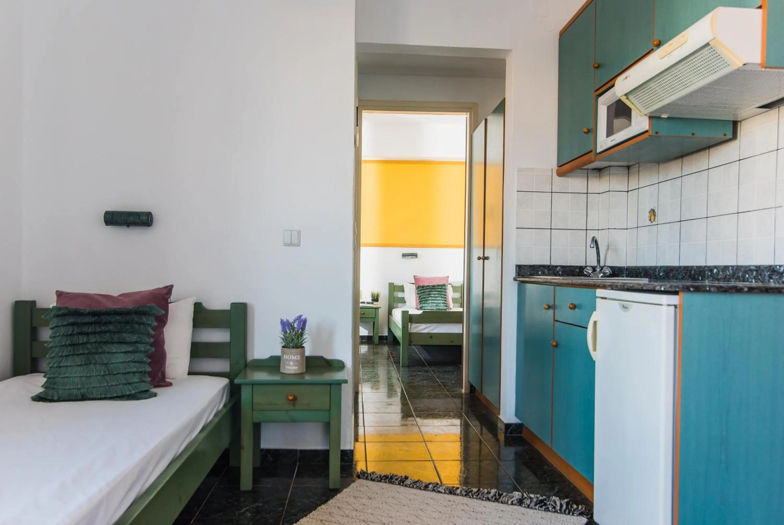 Kitchen or kitchenette, Bed in Yiannis Manos Hotel Resort