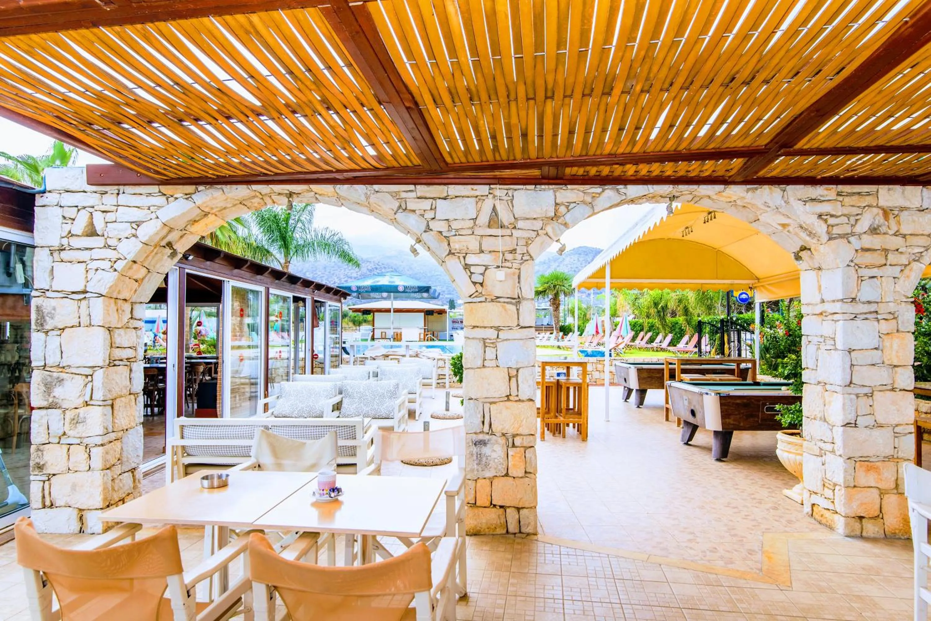 Restaurant/places to eat in Yiannis Manos Hotel Resort