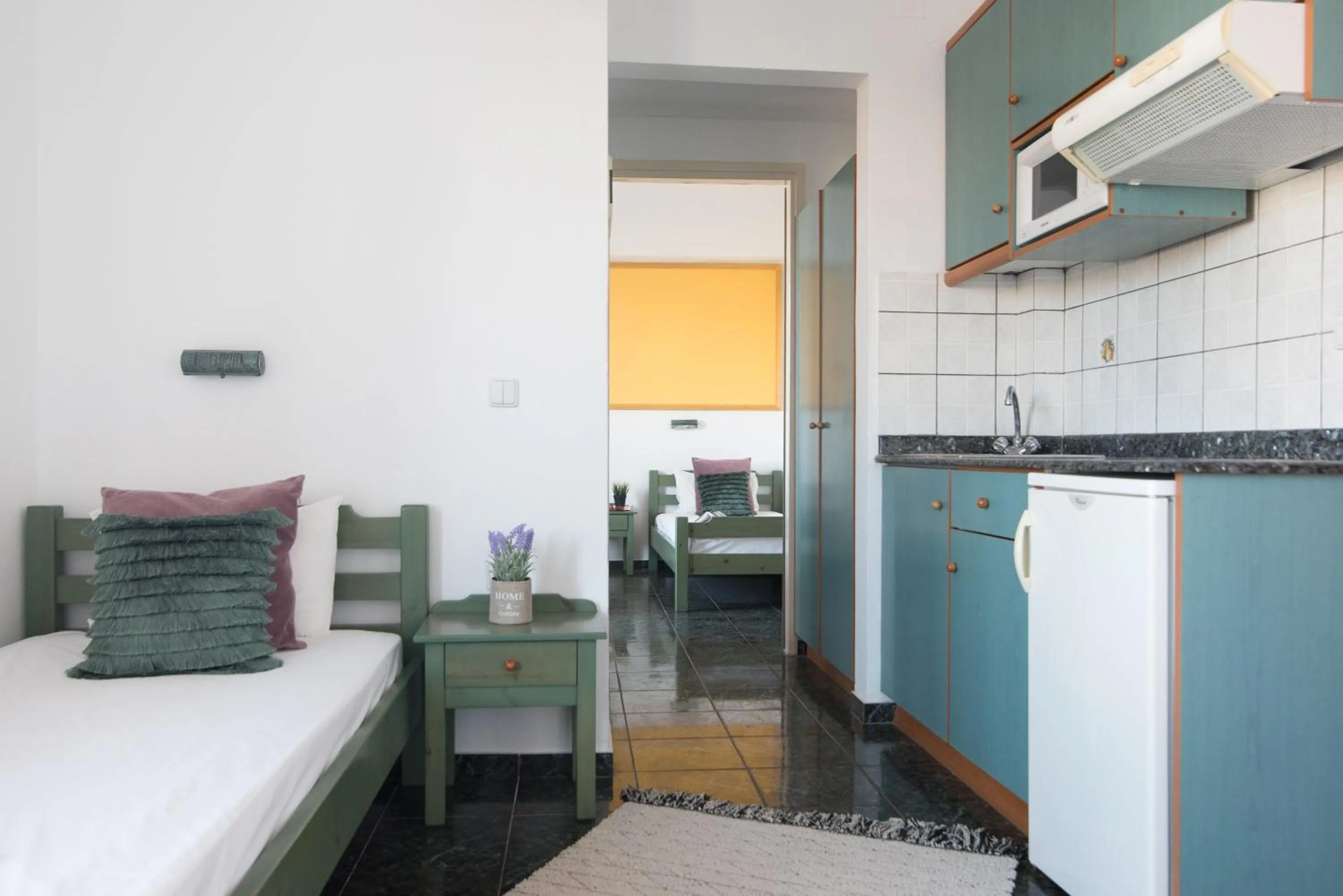 Kitchen or kitchenette, Bed in Yiannis Manos Hotel Resort