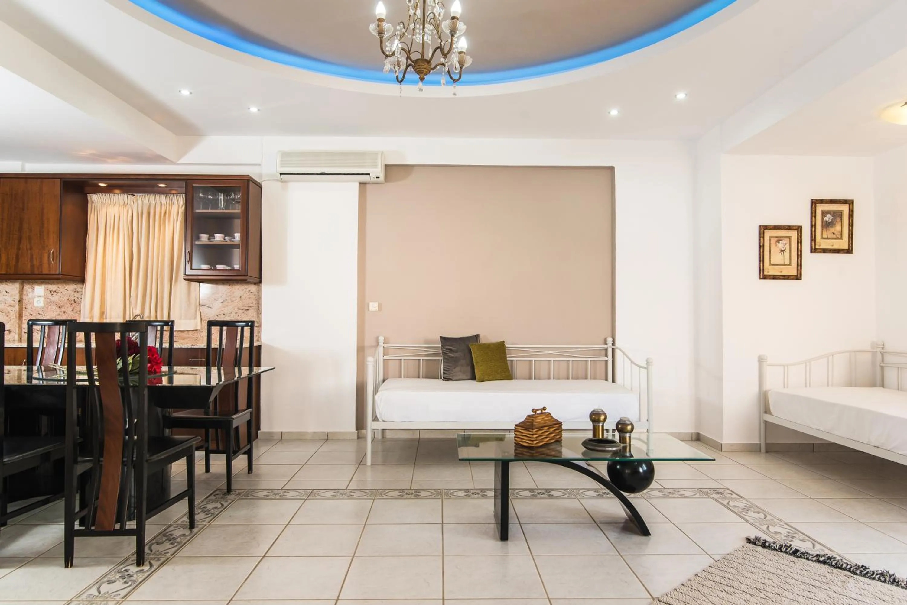 Living room, Bed in Yiannis Manos Hotel Resort