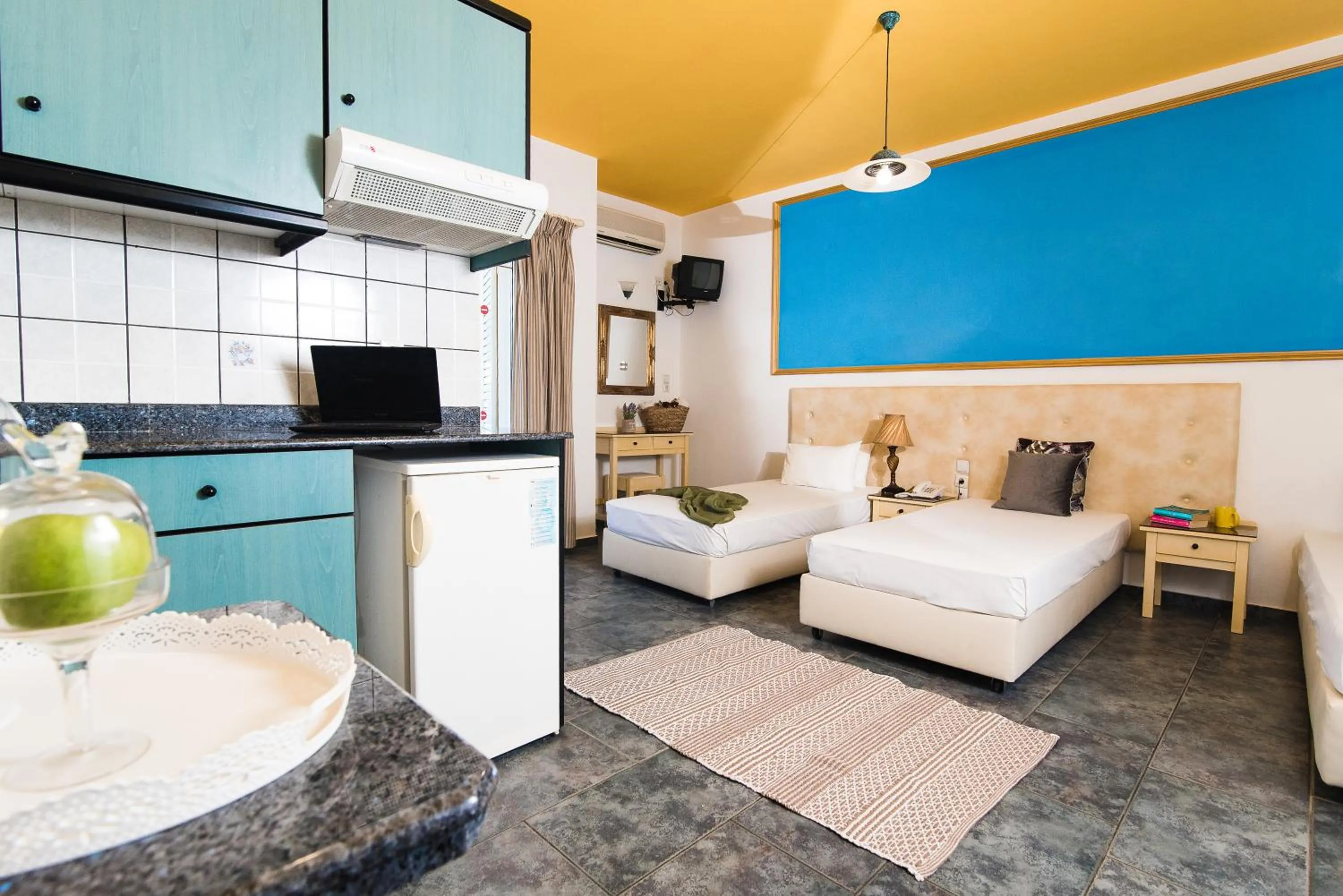 Bedroom, Bed in Yiannis Manos Hotel Resort