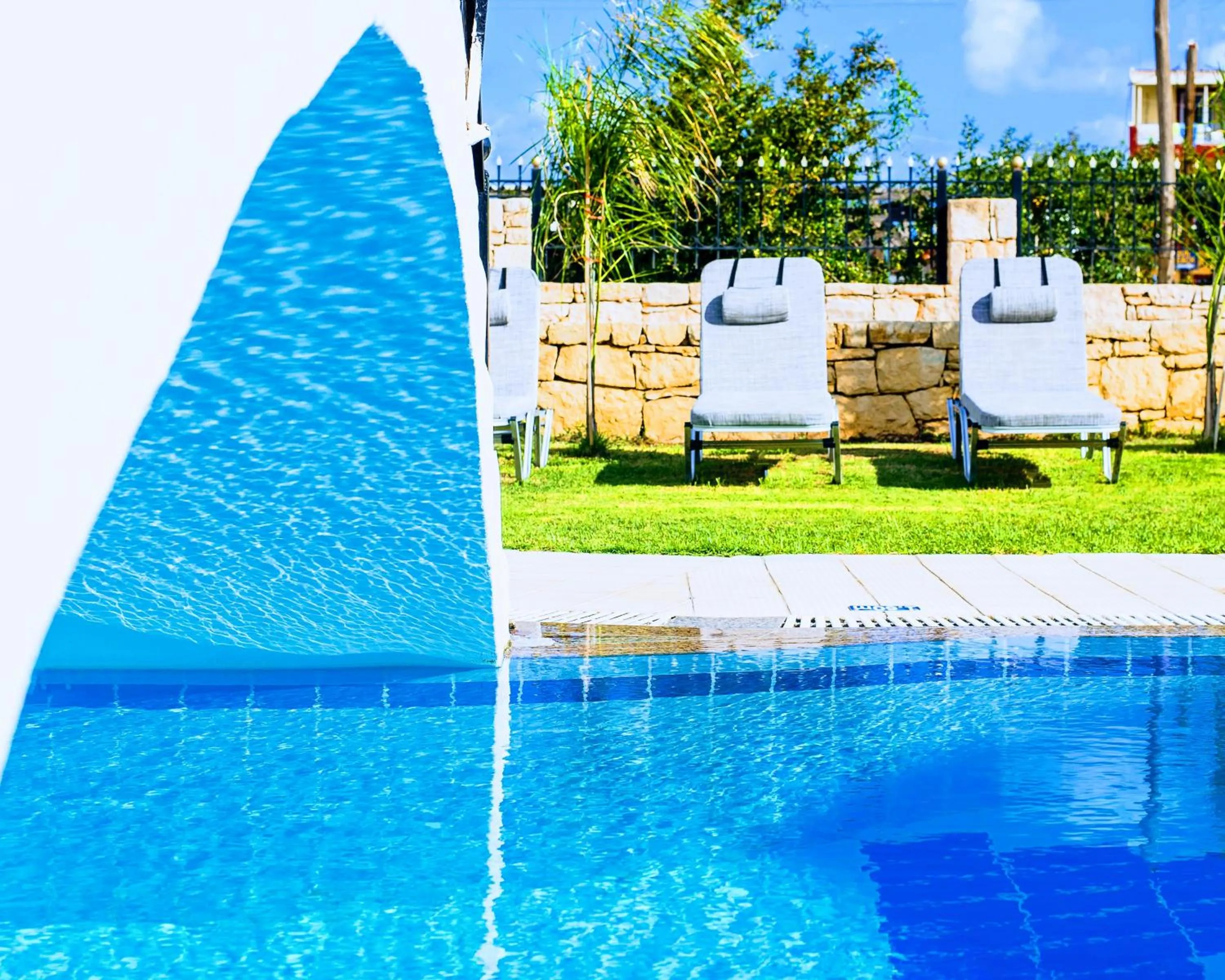 Garden in Yiannis Manos Hotel Resort