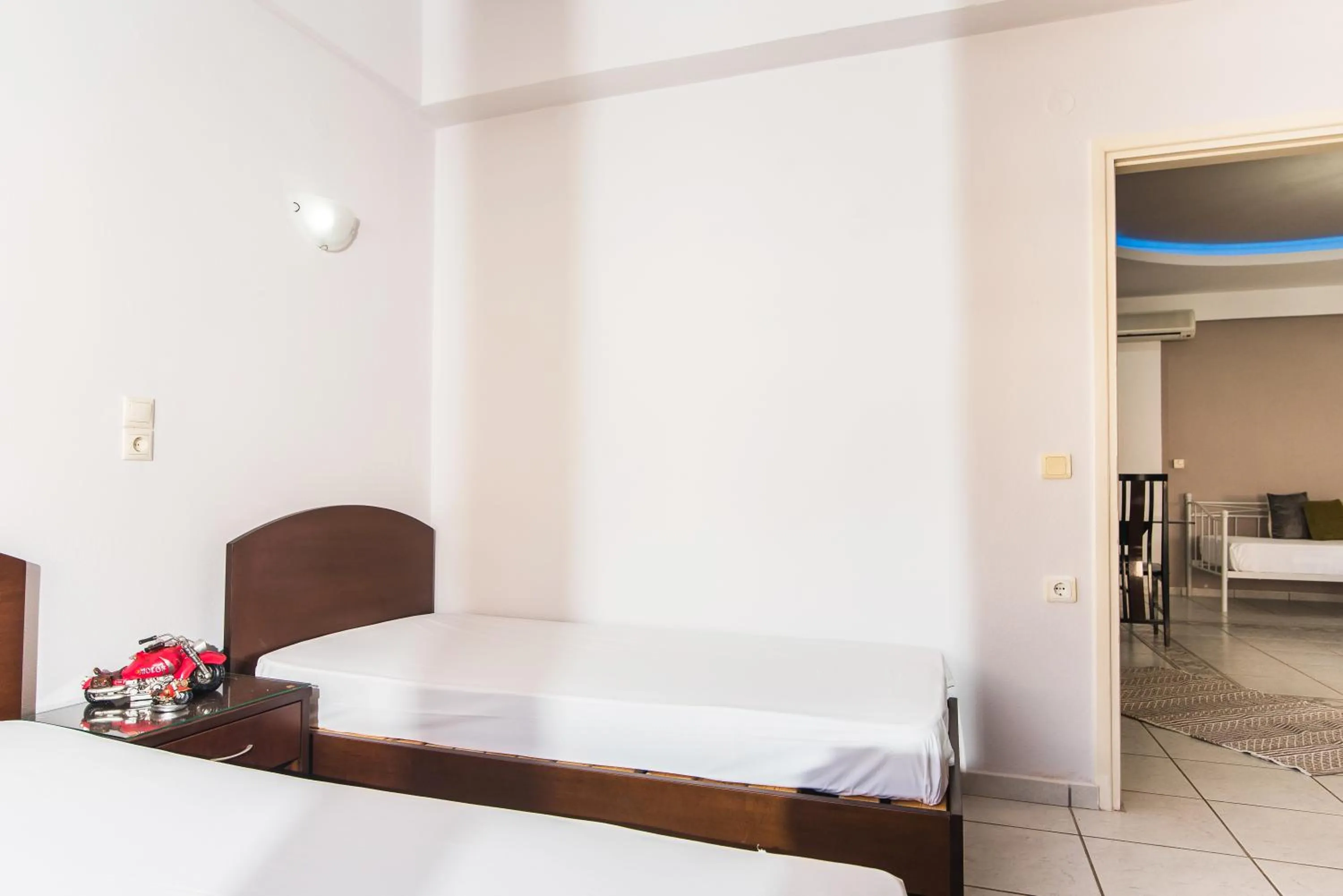 Bedroom, Bed in Yiannis Manos Hotel Resort