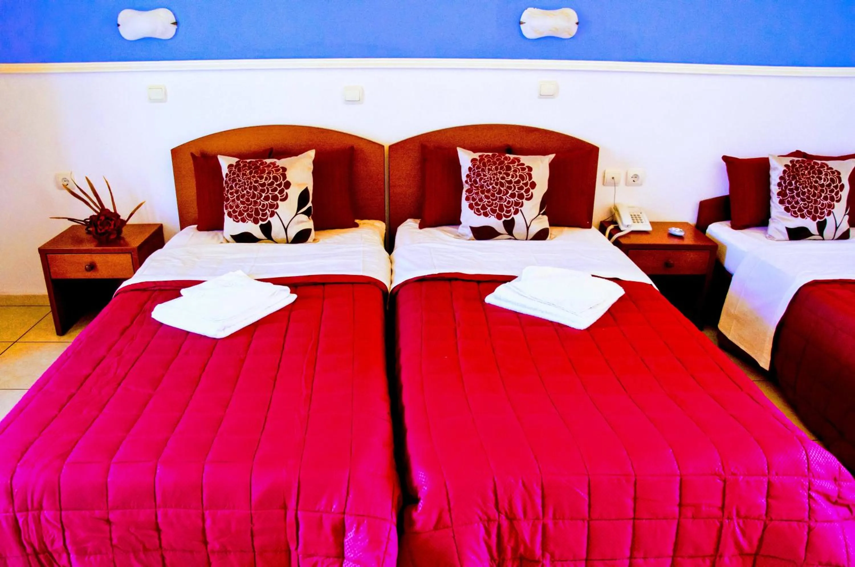 Bedroom, Bed in Yiannis Manos Hotel Resort